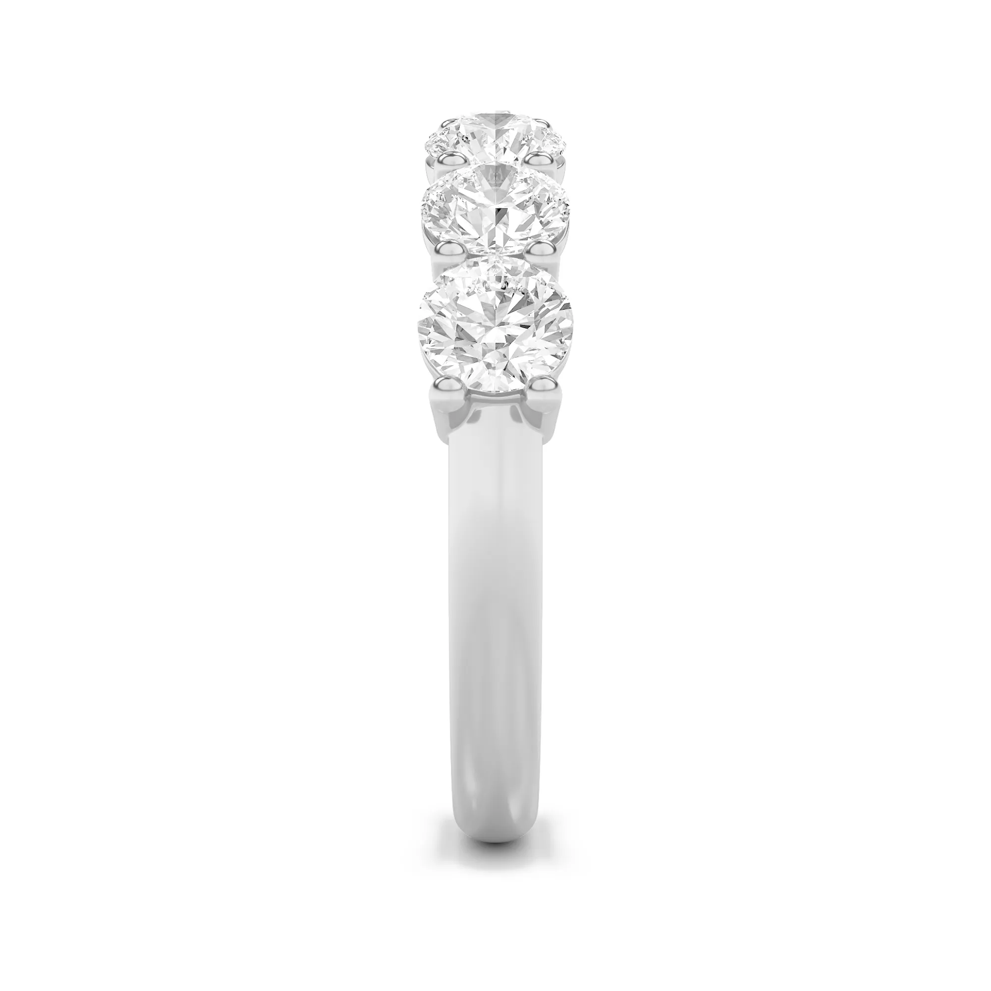 Ola de Arena lab grown diamond ring, detail of the round diamond