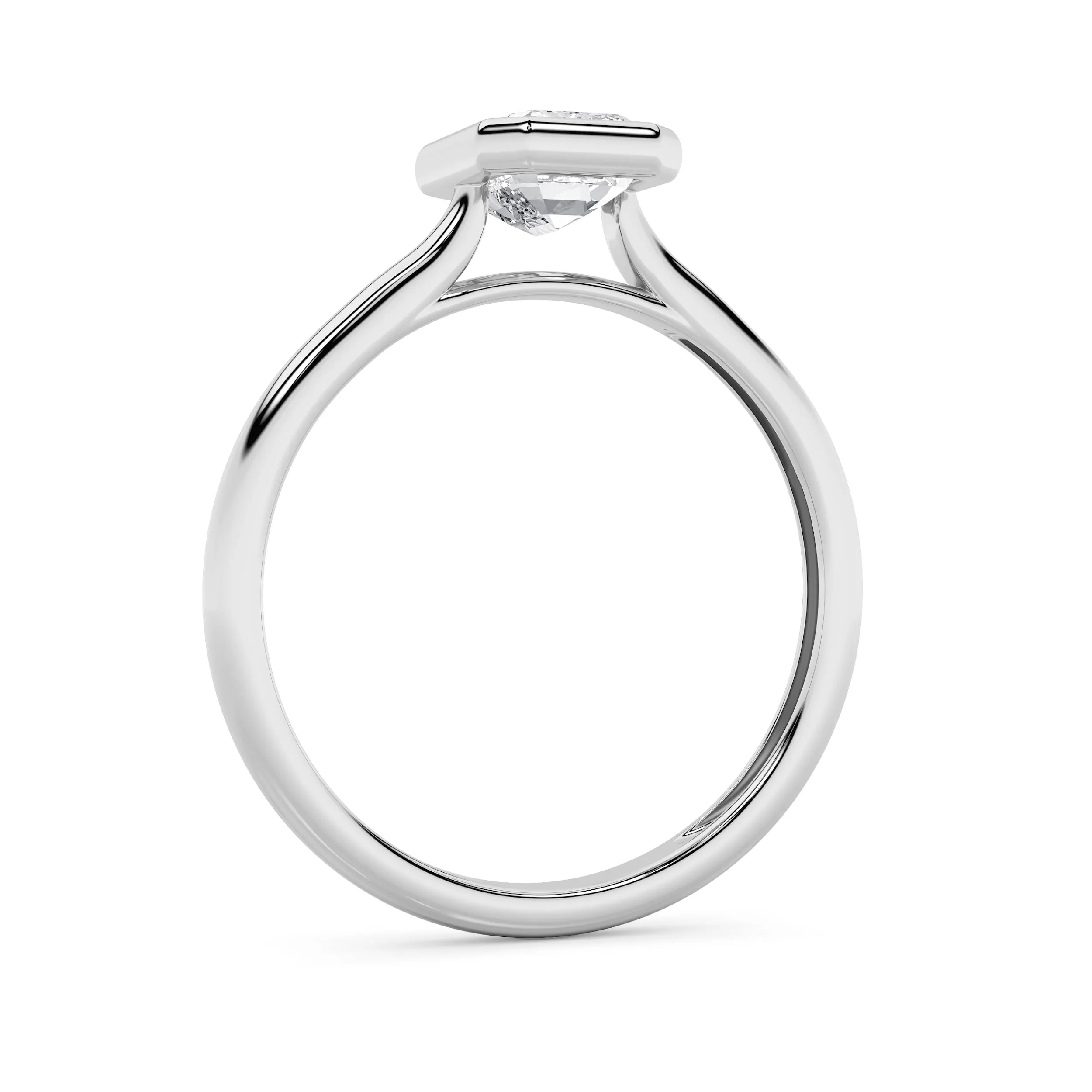 Lucero Sereno lab grown diamond ring, detail of the radiant diamond