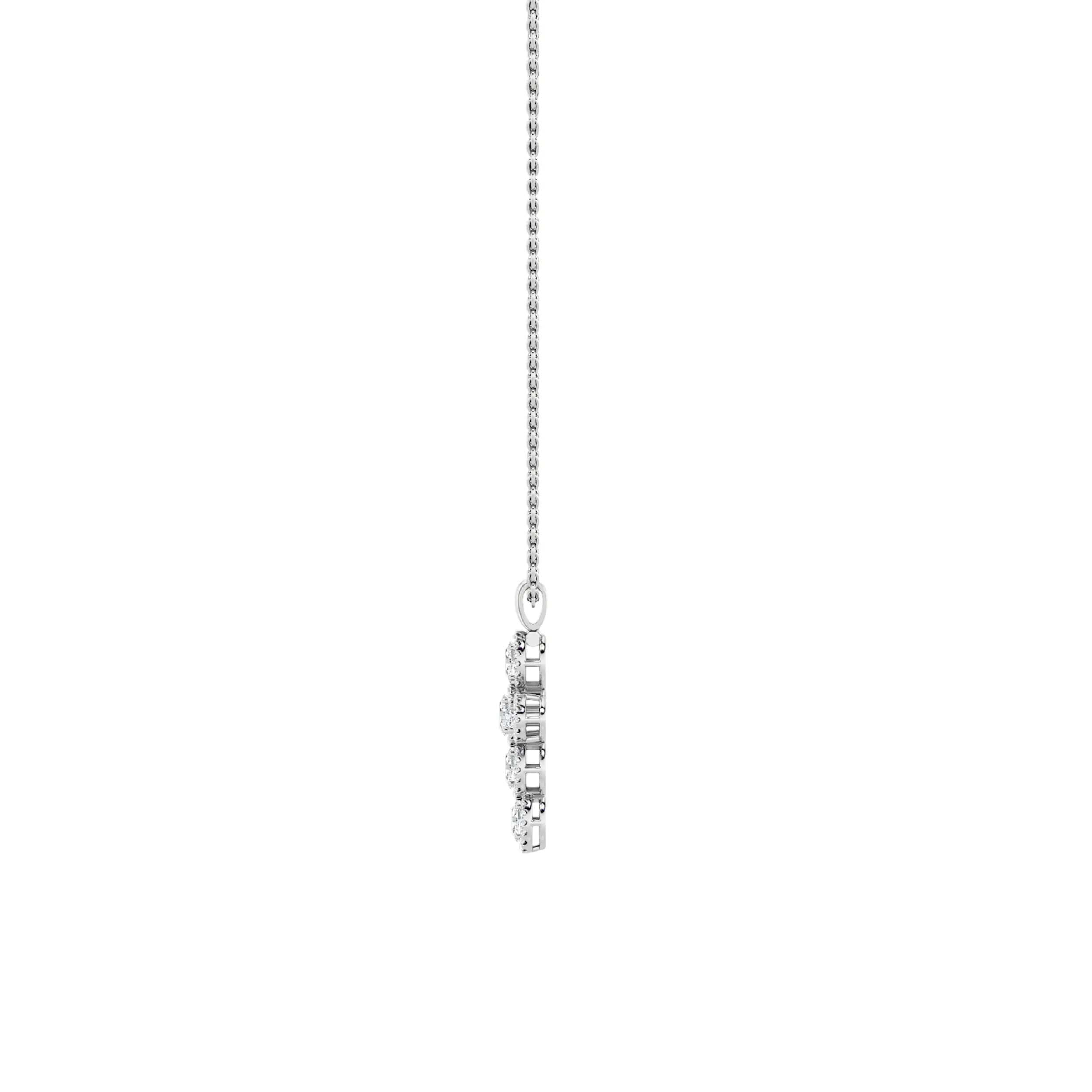 Hora de Bruma lab grown diamond necklace, detail of the oval diamond