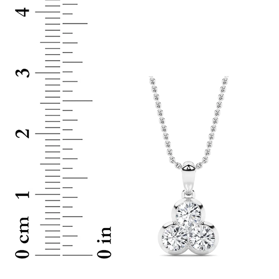 Destello de Rocío lab grown diamond necklace, detail of the round diamond