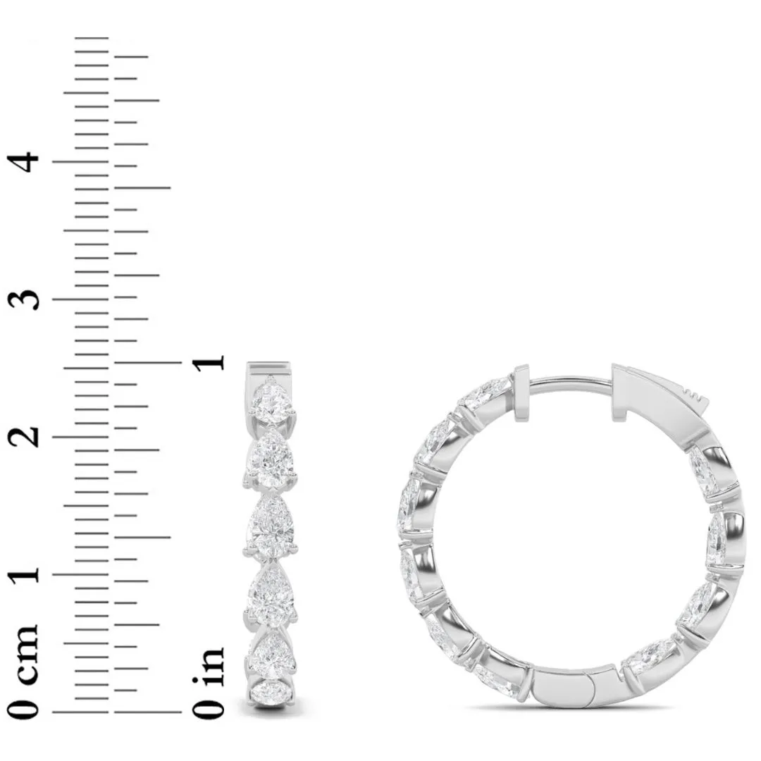 Destello de Destino lab grown diamond earrings, detail of the pear diamond