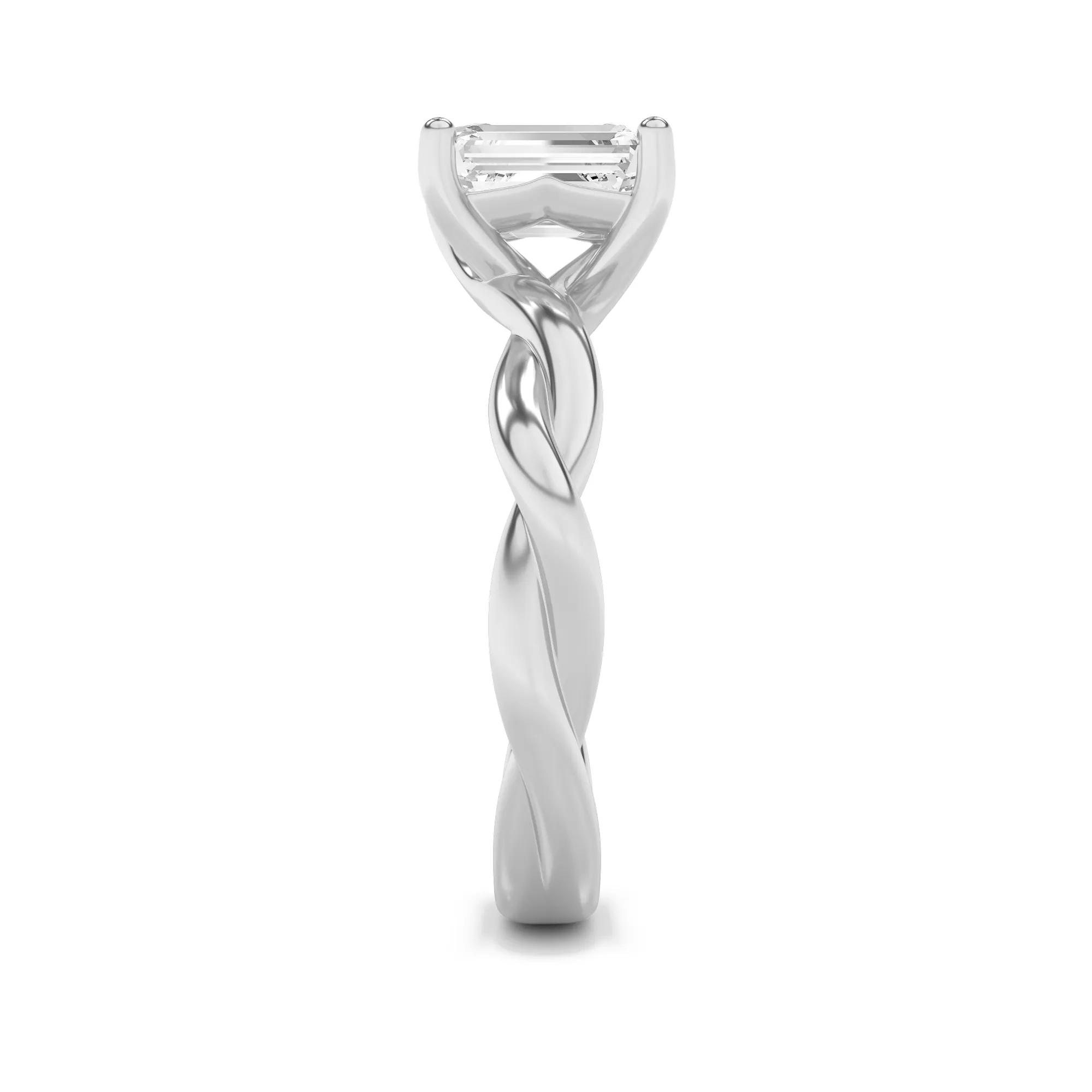 Llama Alta lab grown diamond ring, detail of the emerald diamond