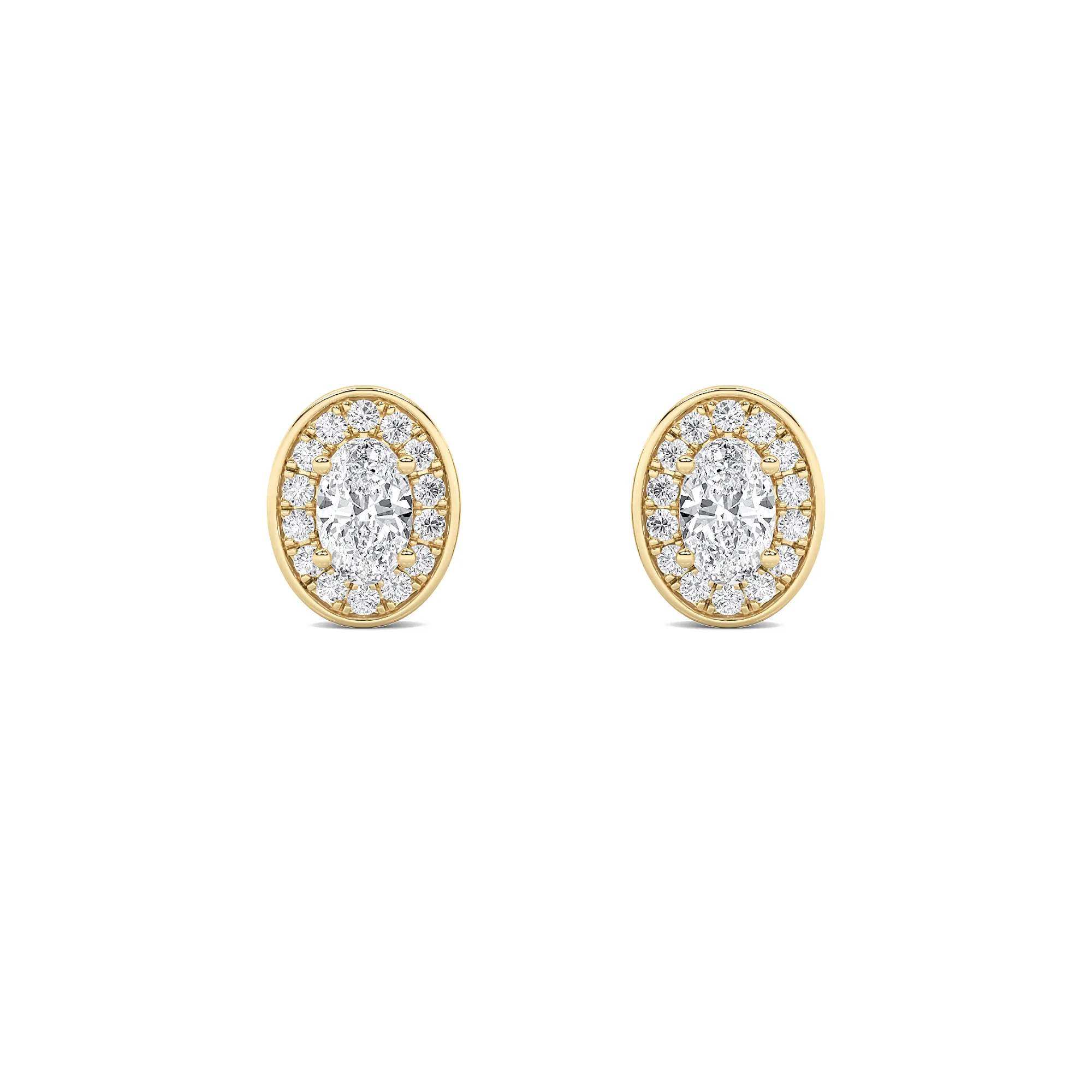 Sombra de Ternura lab grown diamond earrings, detail of the oval diamond