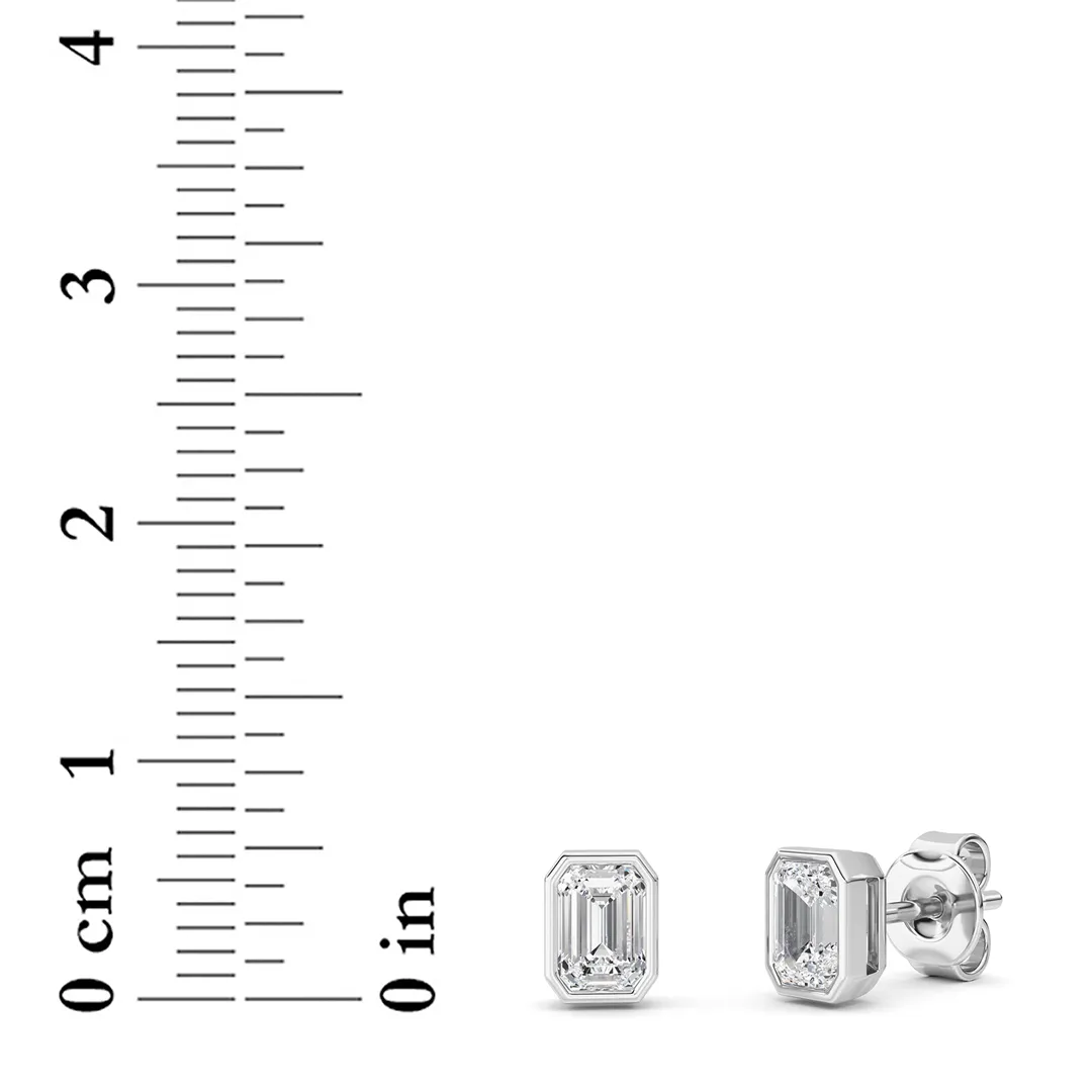 Resplandor Intacto lab grown diamond earrings, detail of the emerald diamond