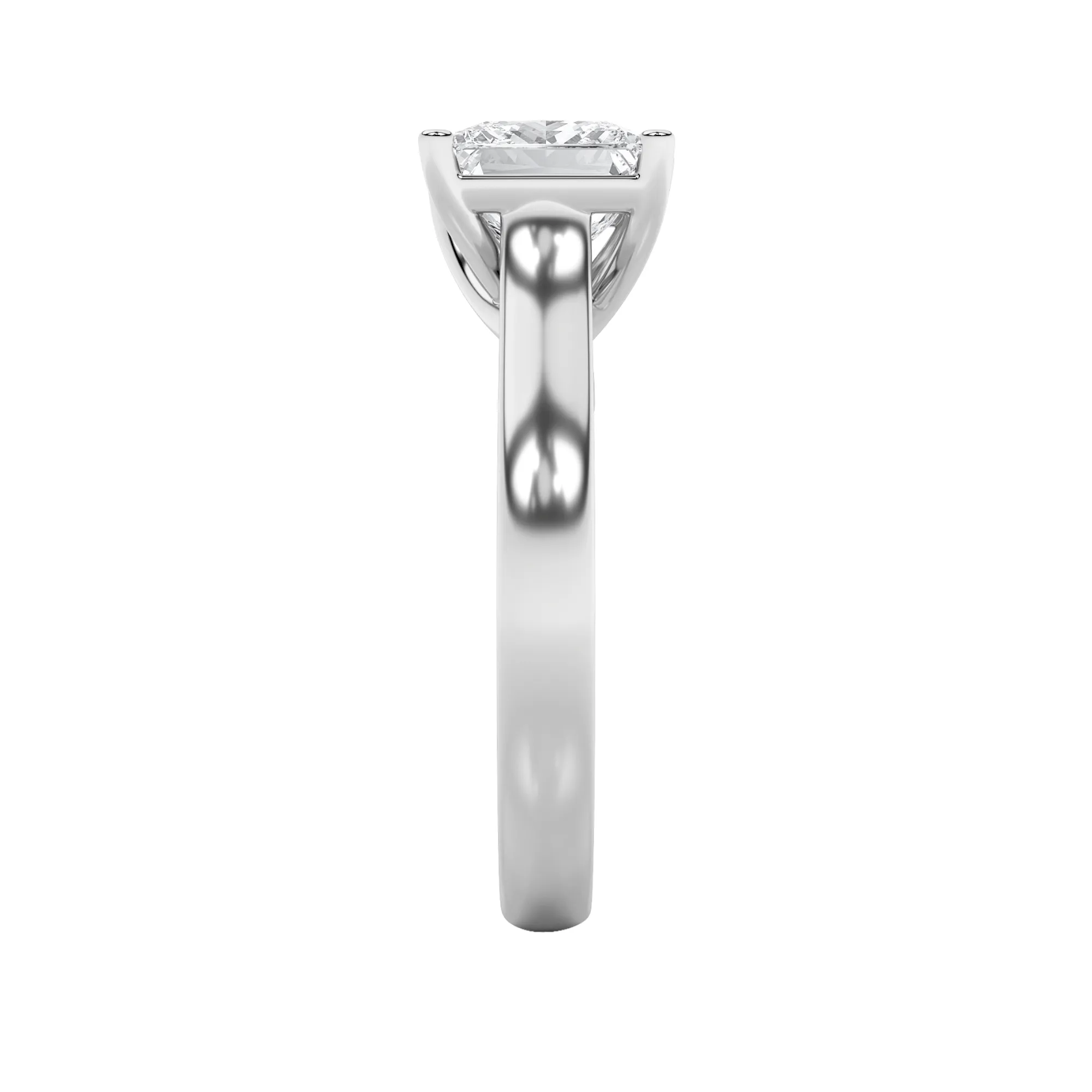 Fuego Luminoso lab grown diamond ring, detail of the princess diamond