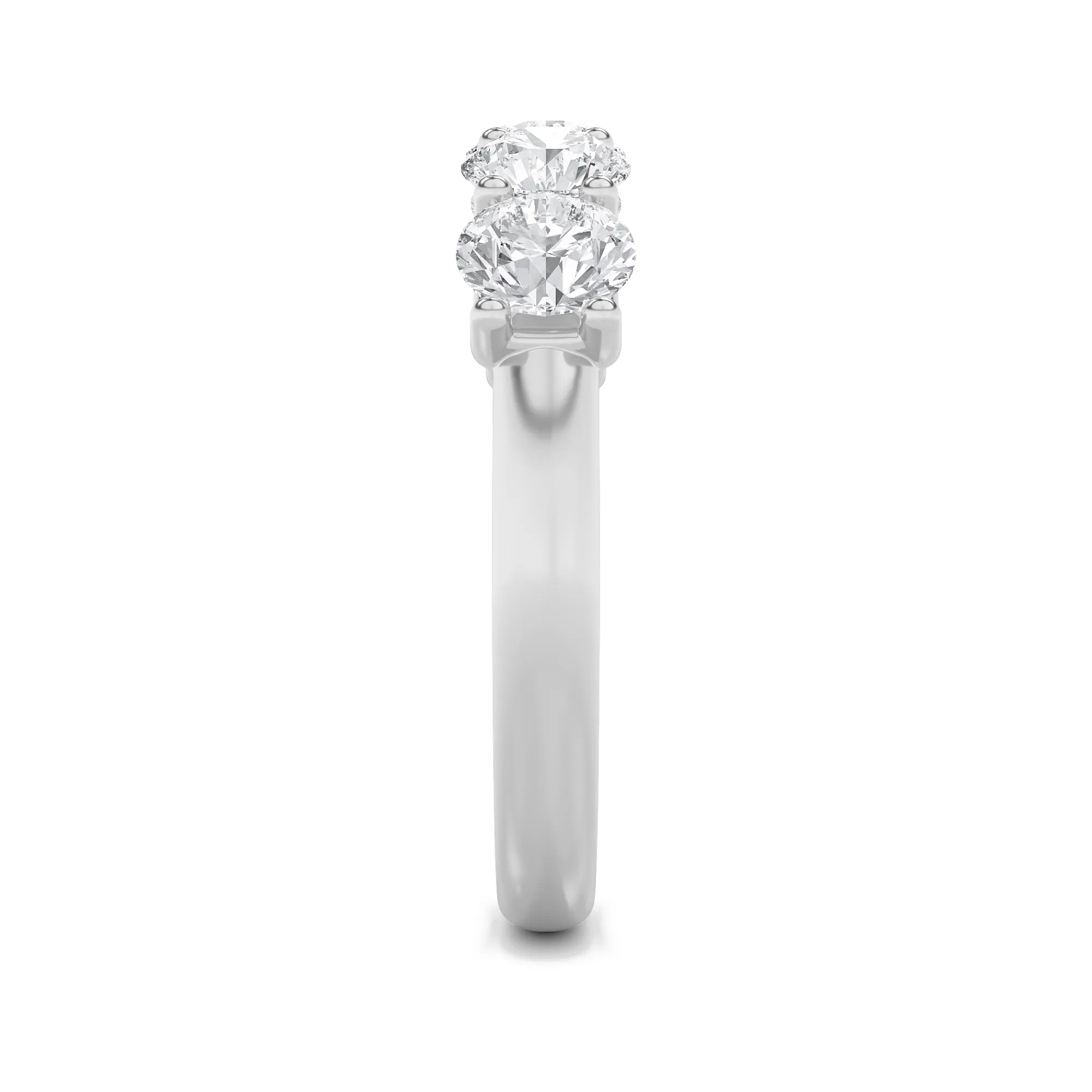 Gracia Sagrada lab grown diamond ring, detail of the round diamond