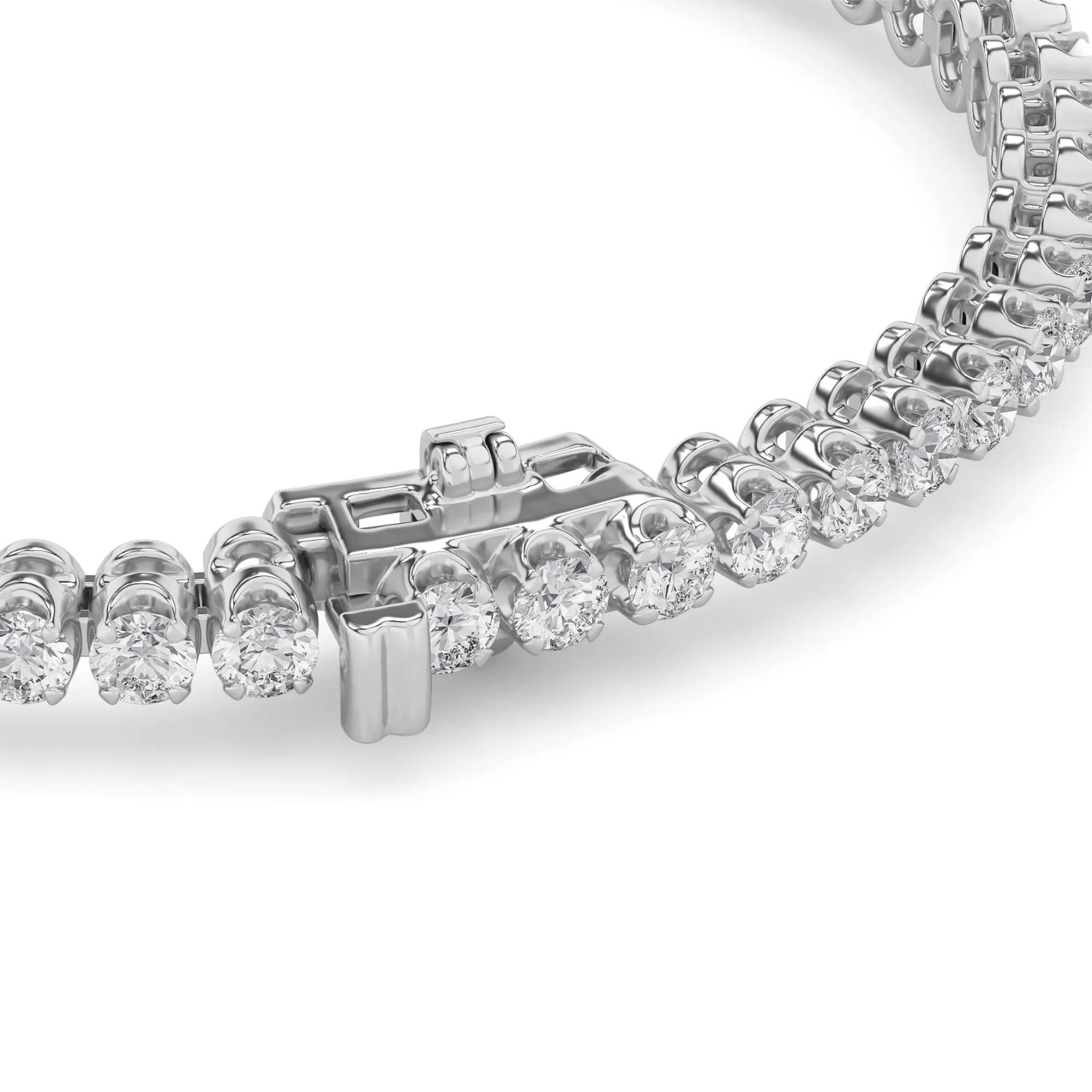 Contorno de Instante lab grown diamond bracelet, detail of the round diamond
