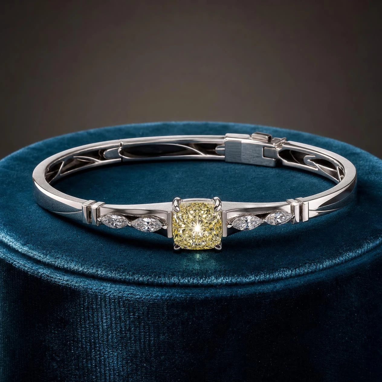 Ninfea Celata, 1.22 ct tw cushion lab grown diamond bracelet in 18K white gold (front view)