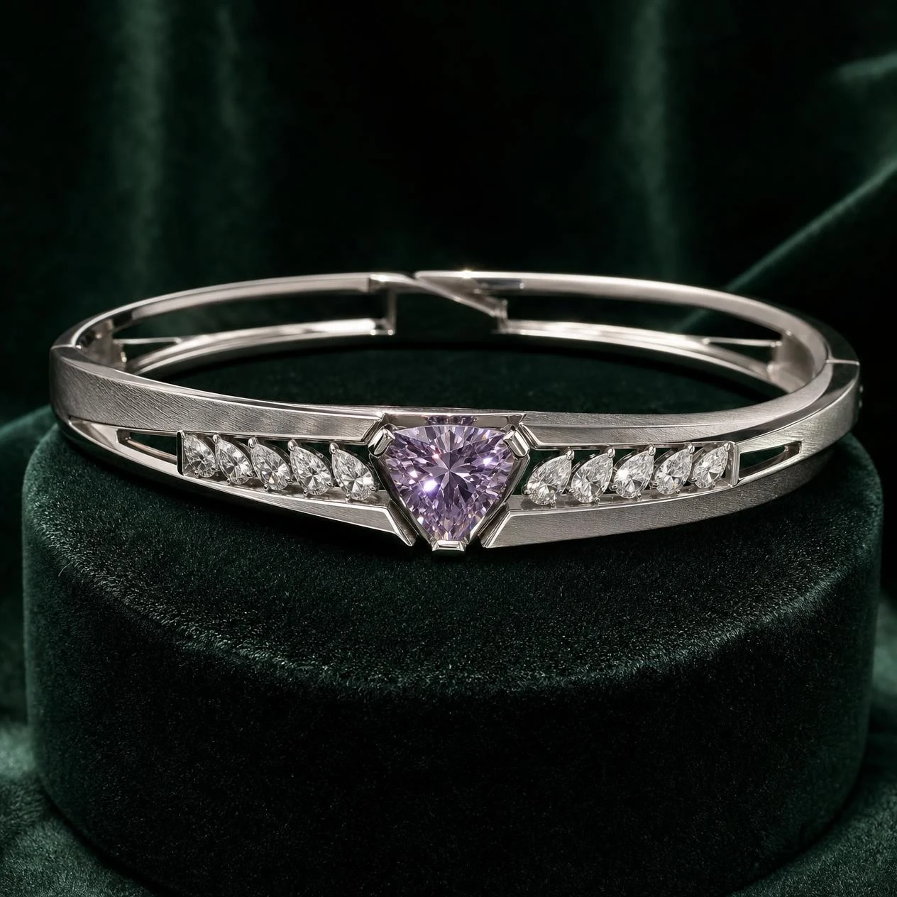 Lumière Eletta, 1.42 ct tw trillion lab grown diamond bracelet in 18K white gold (front view)
