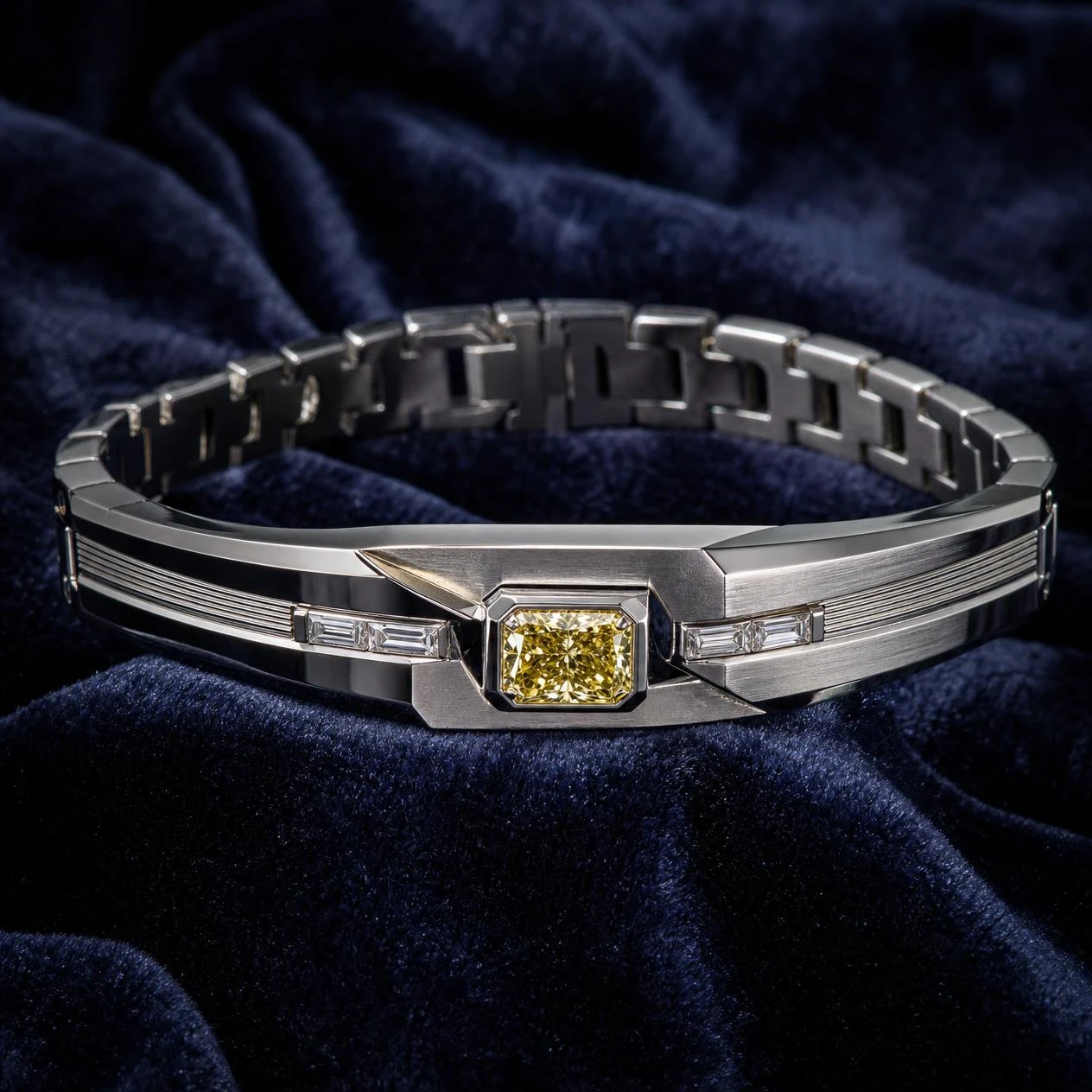 Senatore Nobile, 1.86 ct tw radiant lab grown diamond men’s bracelet in 18K white gold (front view)