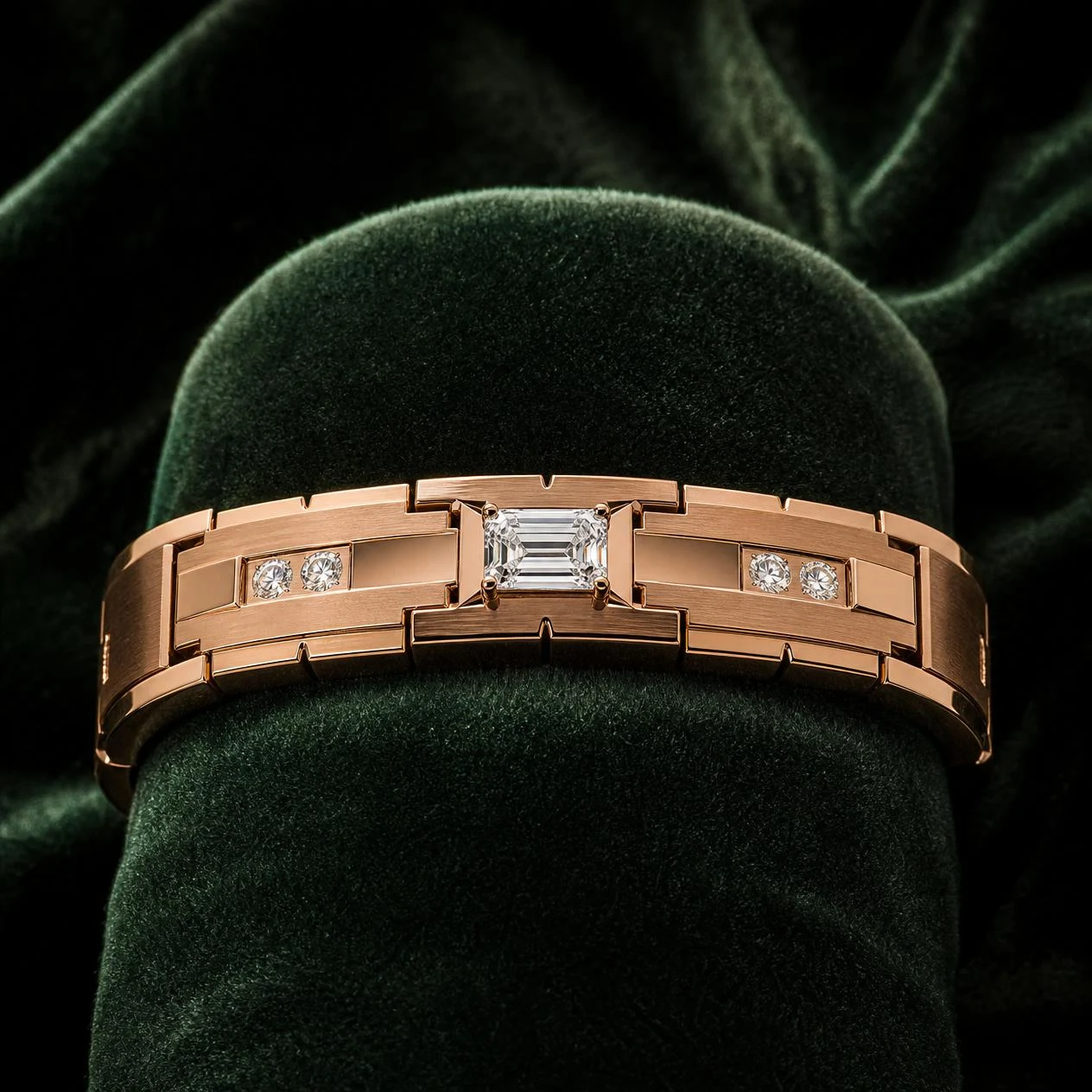 Zenit di Mezzanotte, 1.45 ct tw emerald lab grown diamond men’s bracelet in rose gold (front view)