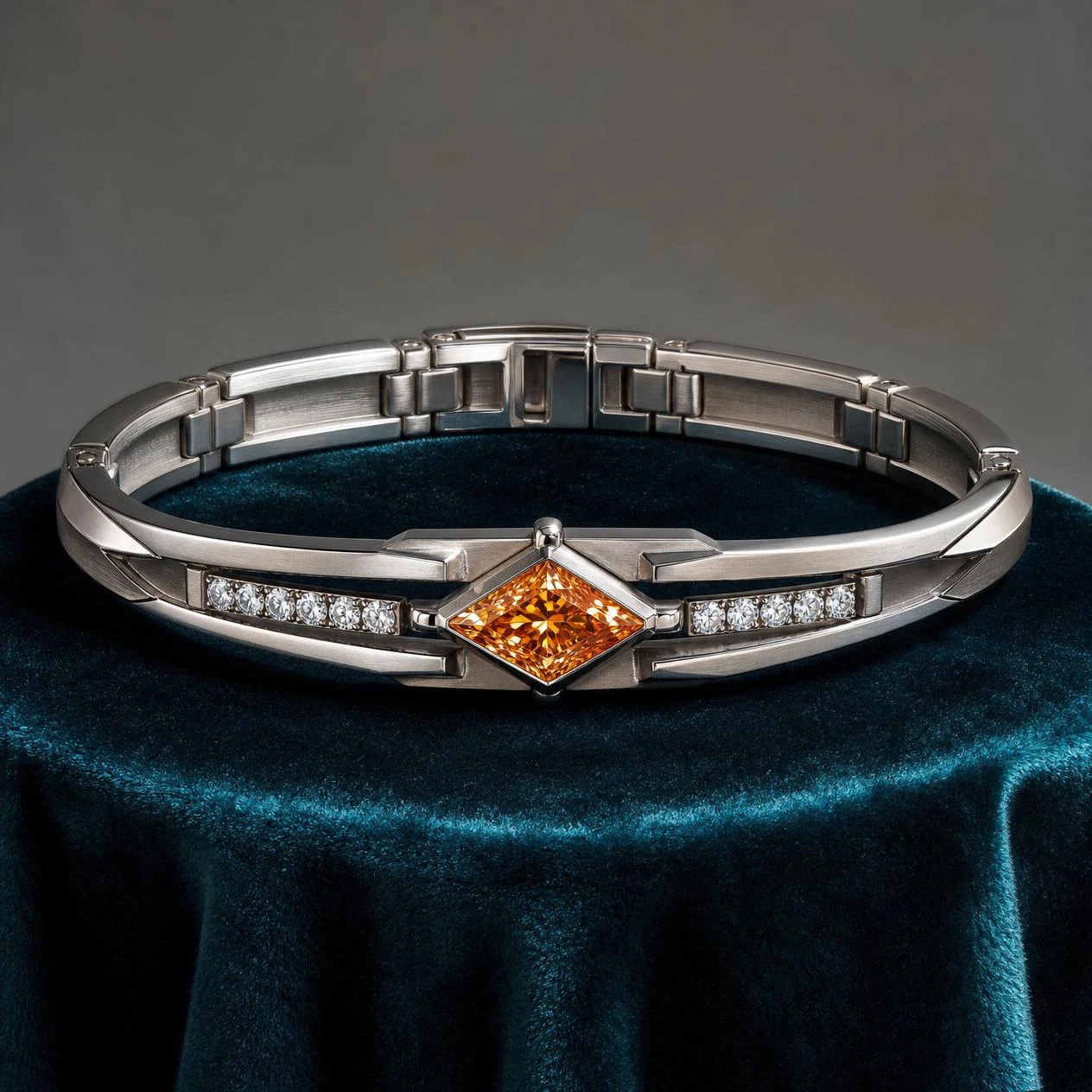 Ponente Maestoso, 1.62 ct tw kite lab grown diamond men’s bracelet in 18K white gold (front view)