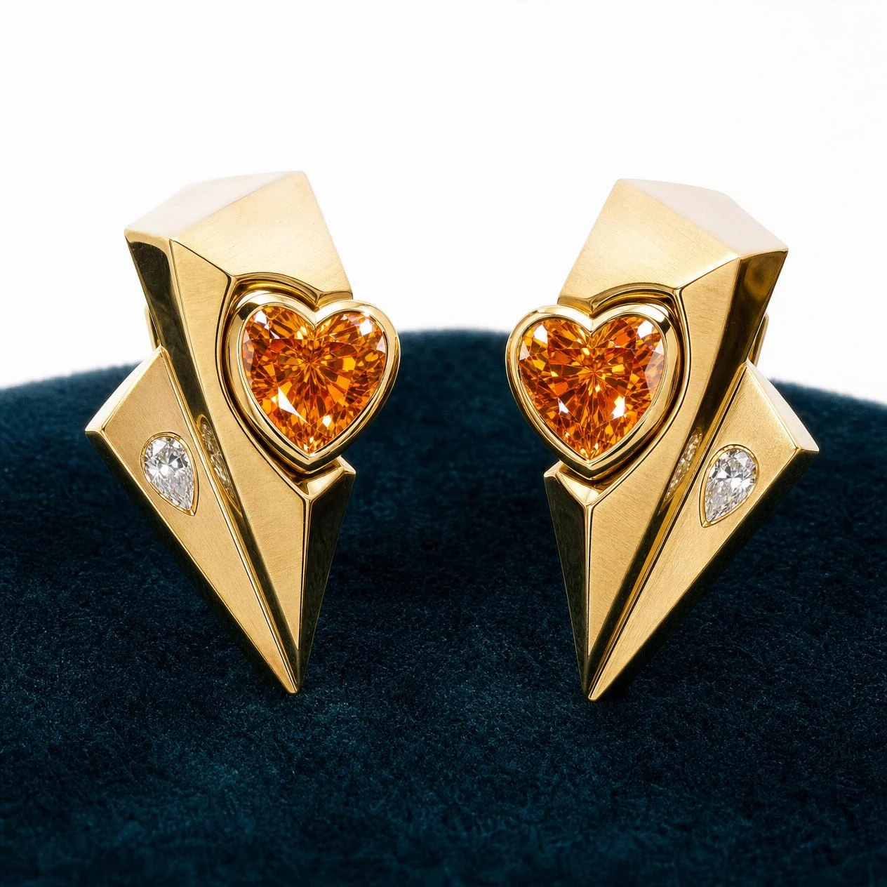 Centurione d'Occidente, 2.62 ct tw heart lab grown diamond men’s earrings in 18K yellow gold (front view)