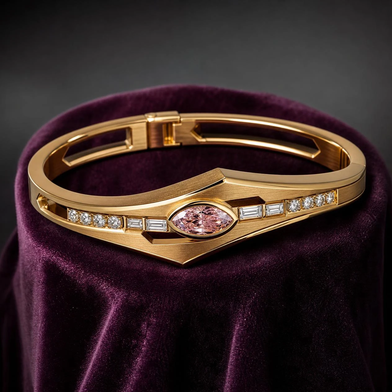 Signore Fermo, 2.78 ct tw marquise lab grown diamond men’s bracelet in 18K yellow gold (front view)