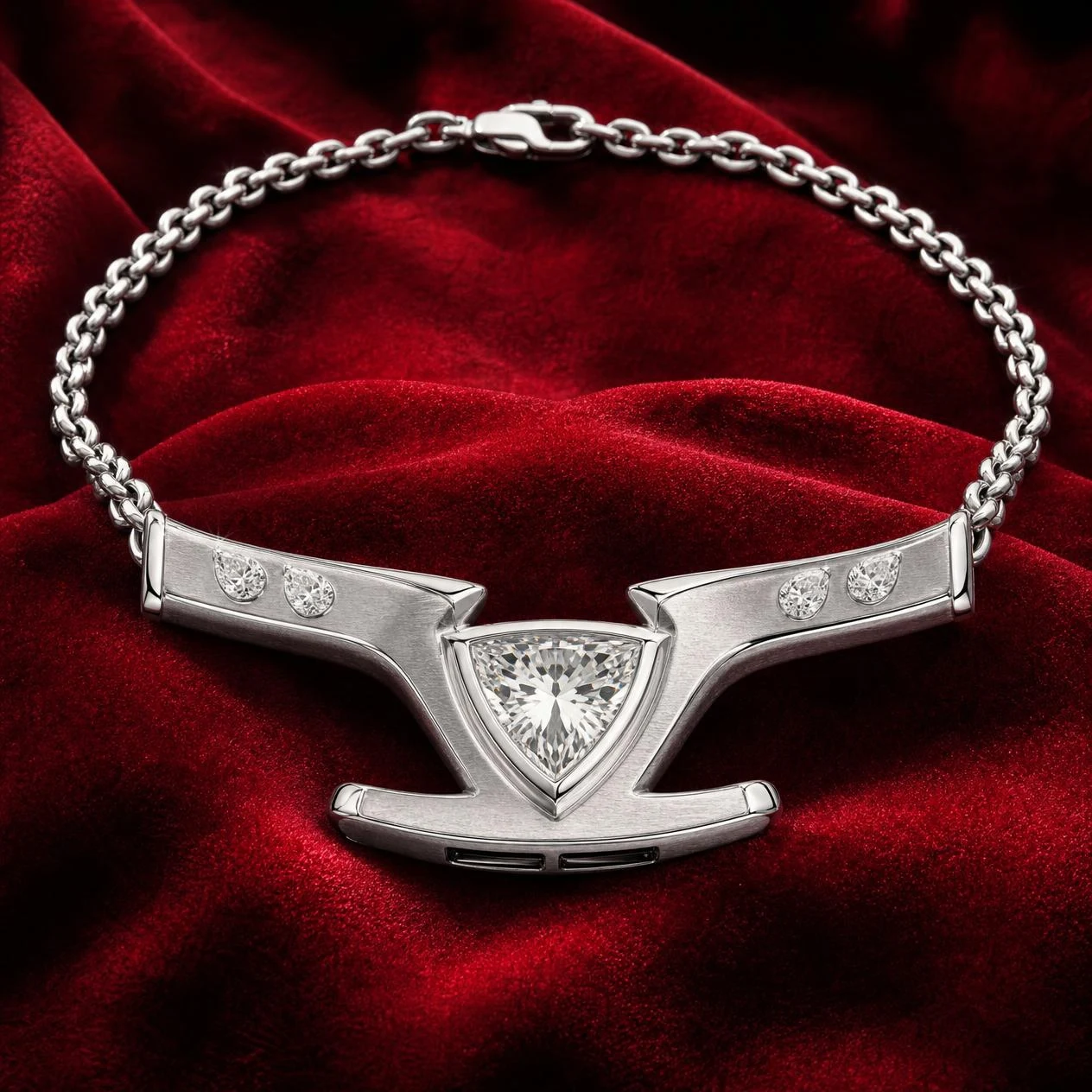 Valore Maestoso, 2.85 ct tw trillion lab grown diamond men’s necklace in 18K white gold (front view)