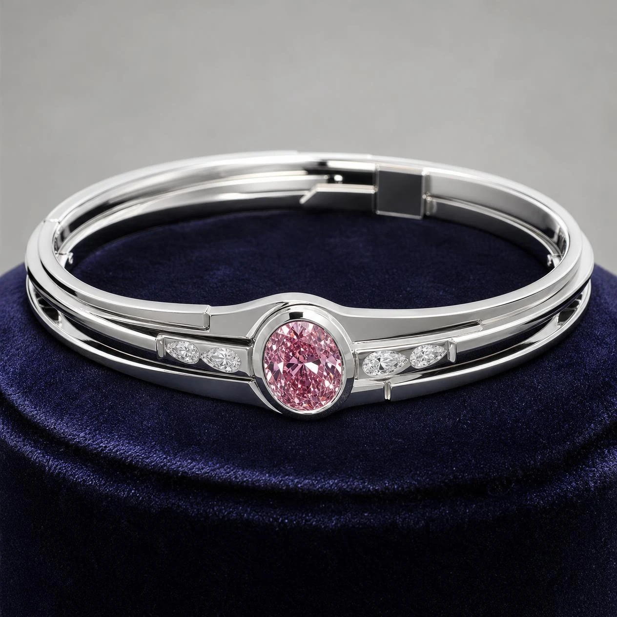 Conte del Sud, 2.85 ct tw oval lab grown diamond men’s bracelet in 18K white gold (front view)