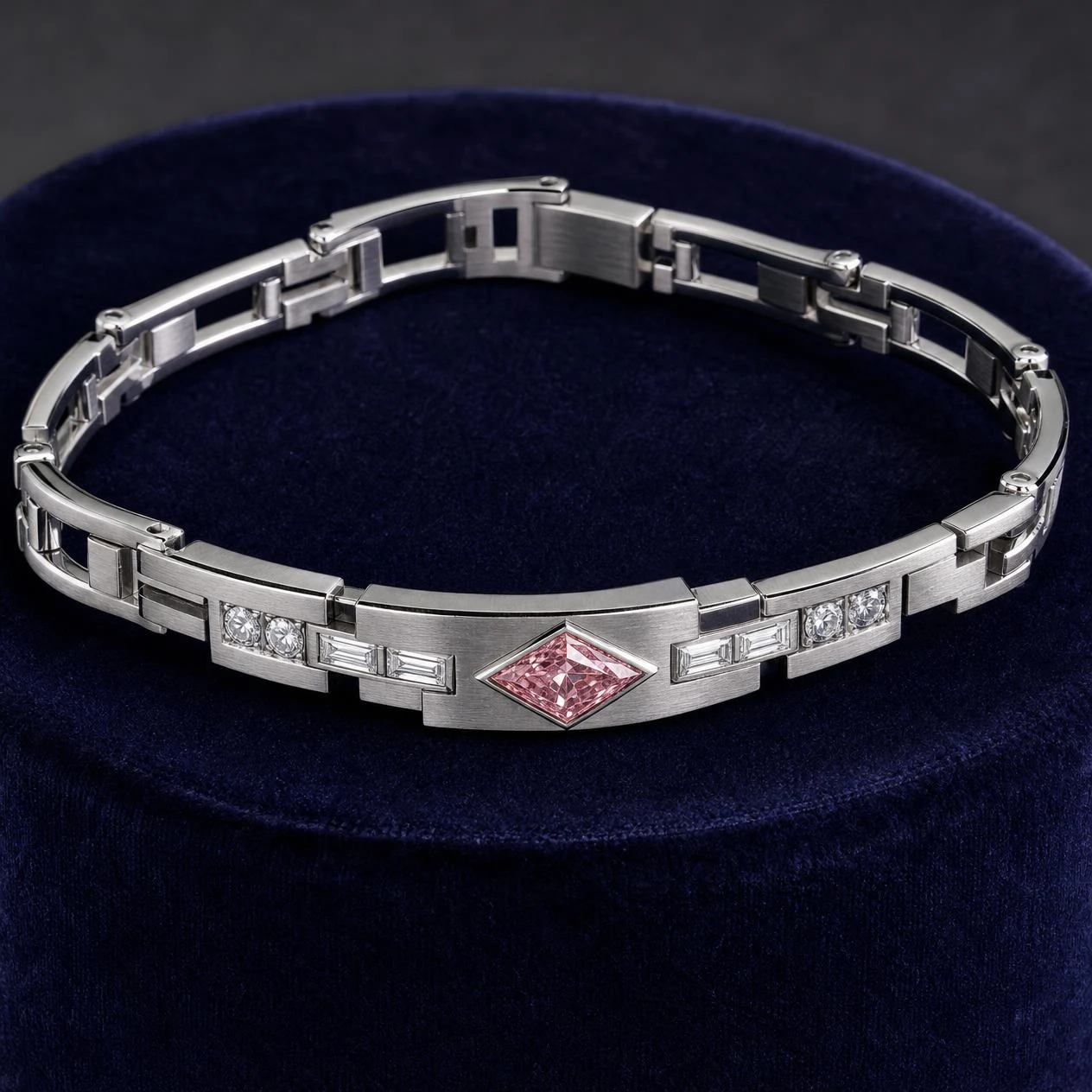 Orizzonte Vigile, 1.7 ct tw kite lab grown diamond men’s bracelet in 18K white gold (front view)