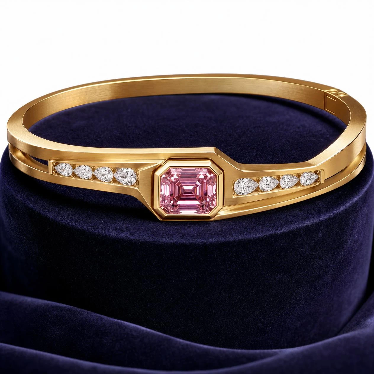 Clair d'Ivoire, 1.88 ct tw asscher lab grown diamond bracelet in 18K yellow gold (front view)