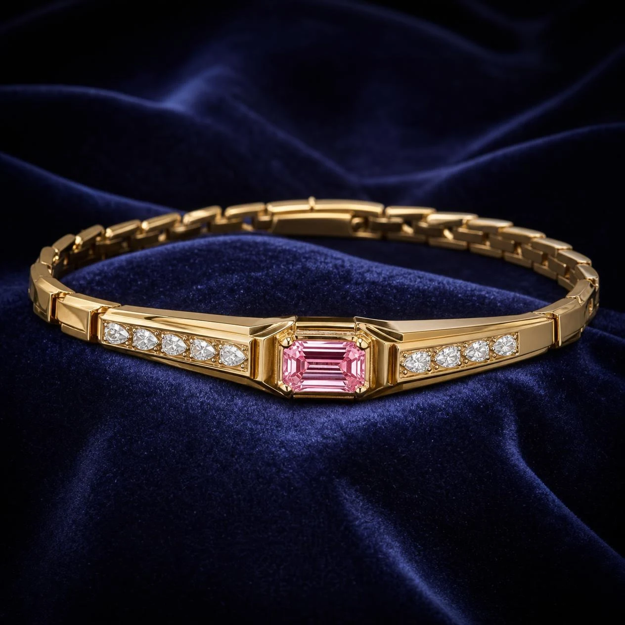 Esploratore Saldo, 1.72 ct tw emerald lab grown diamond men’s bracelet in 18K yellow gold (front view)