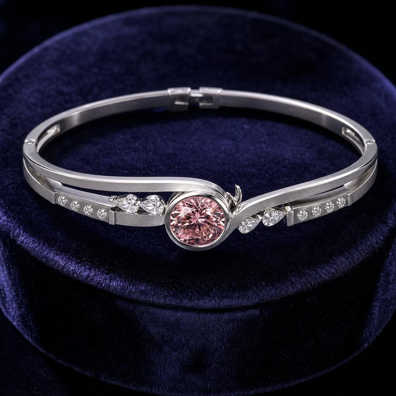 Marea Secrète, 1.76 ct tw round lab grown diamond bracelet in 18K white gold (front view)