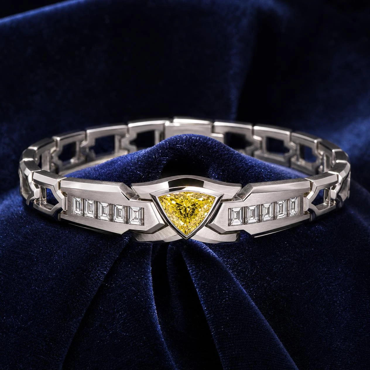 Navigatore Tenace, 2.64 ct tw trillion lab grown diamond men’s bracelet in 18K white gold (front view)