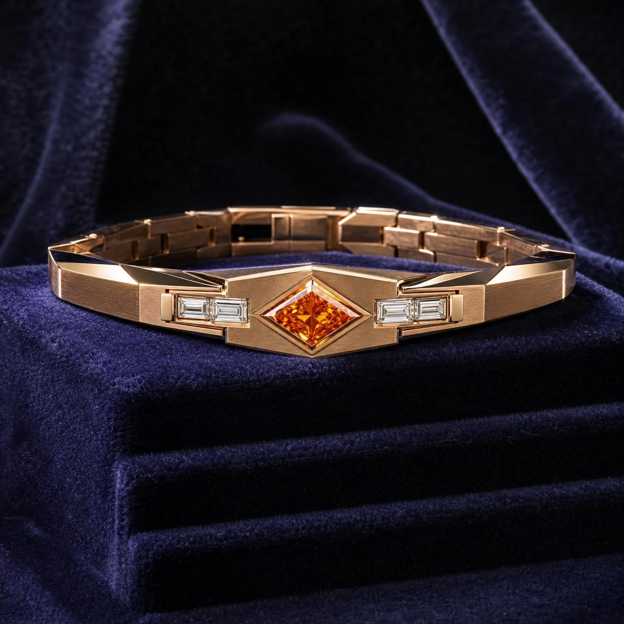 Quercia Indomito, 1.38 ct tw kite lab grown diamond men’s bracelet in rose gold (front view)