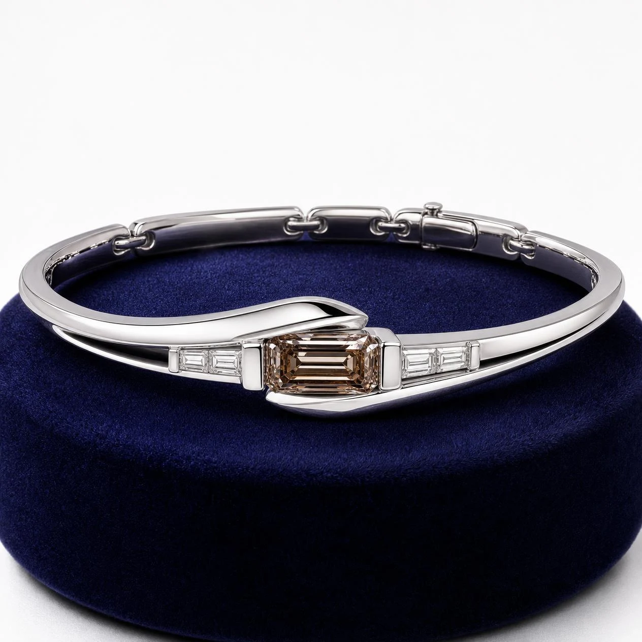 Plume Delicata, 2.28 ct tw baguette lab grown diamond bracelet in 18K white gold (front view)