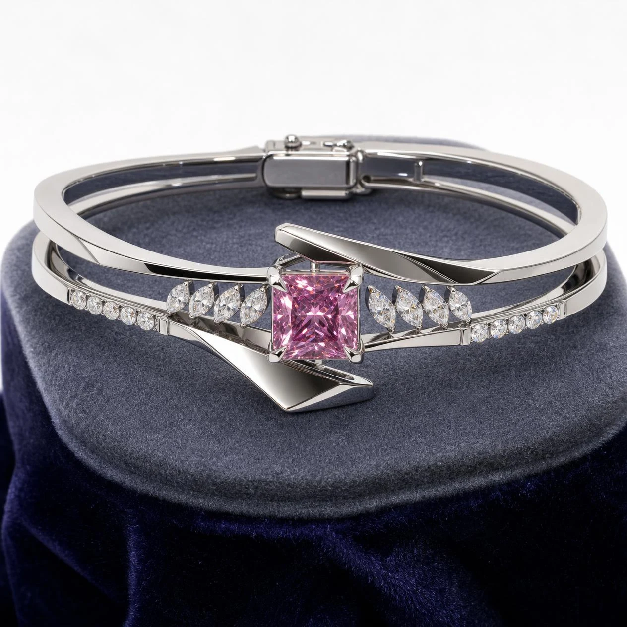 Viola Éternelle, 3.14 ct tw princess lab grown diamond bracelet in 18K white gold (front view)