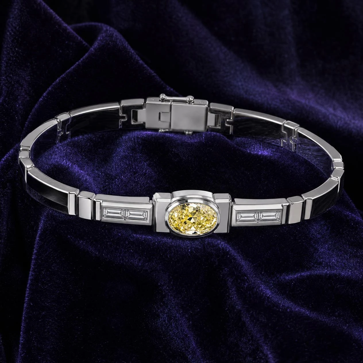Signore di Mezzanotte, 2.28 ct tw oval lab grown diamond men’s bracelet in 18K white gold (front view)