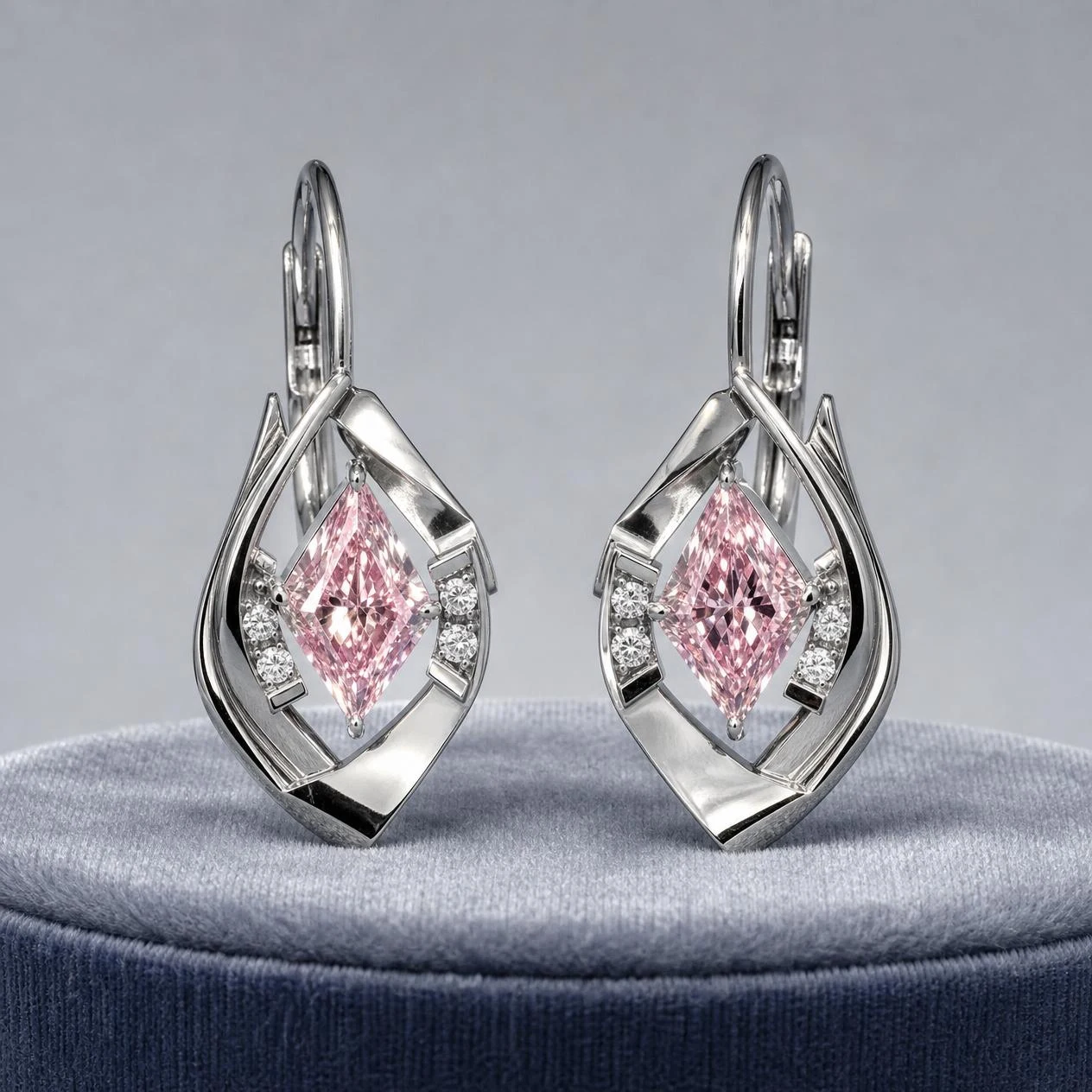 Ambra d'Estate, 3.4 ct tw kite lab grown diamond earrings in 18K white gold (front view)