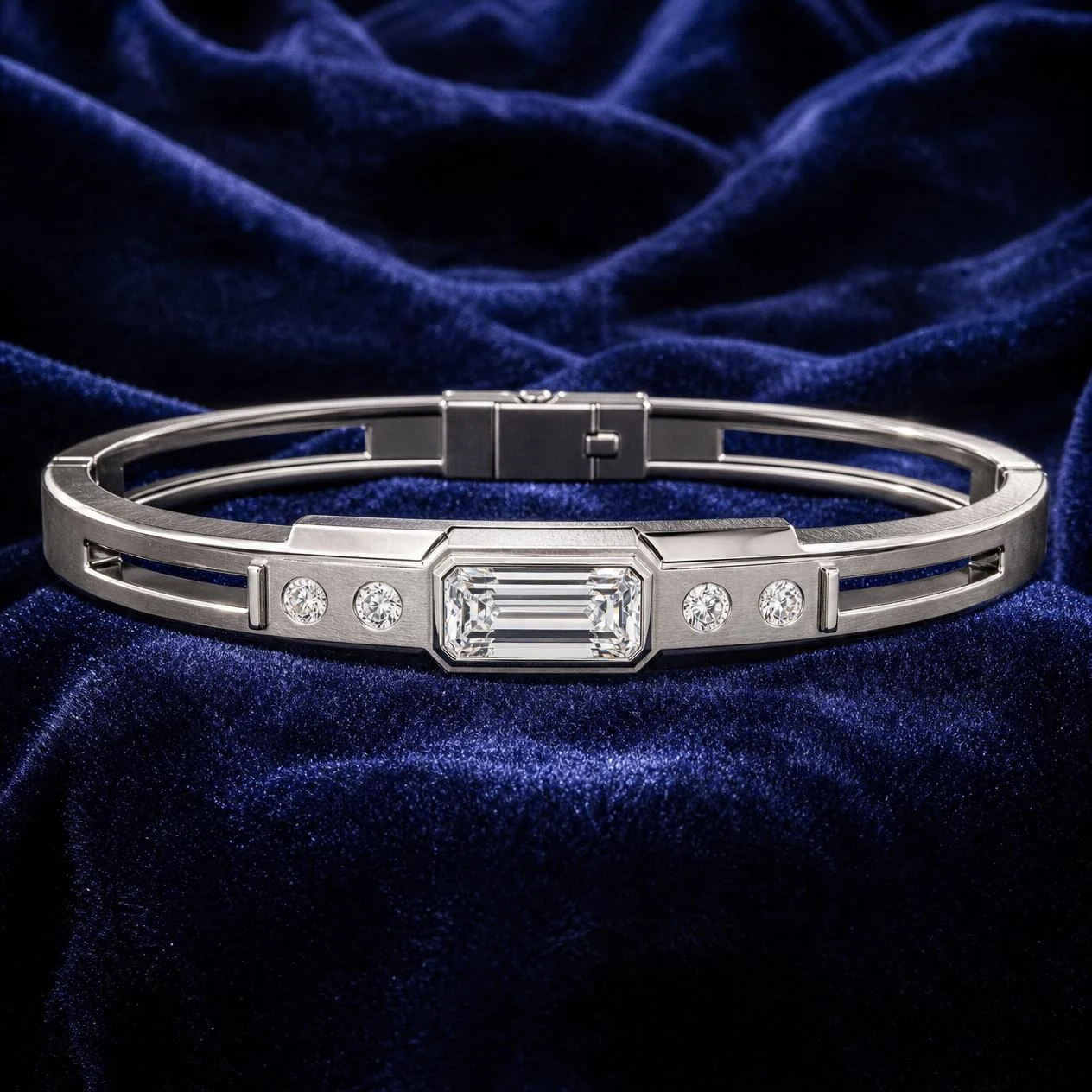Capitano del Sud, 1.97 ct tw emerald lab grown diamond men’s bracelet in 18K white gold (front view)