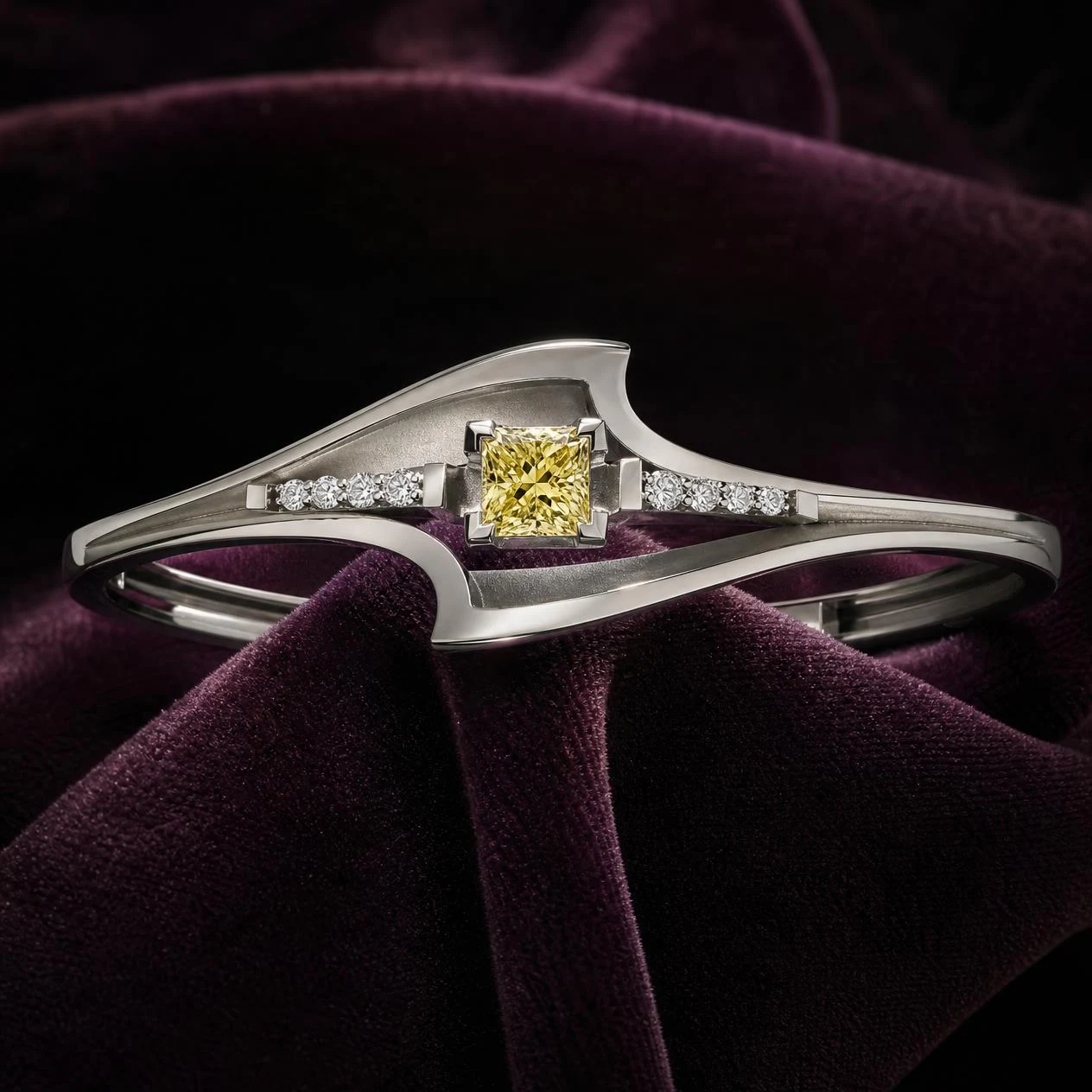 Marea di Rugiada, 1.42 ct tw princess lab grown diamond bracelet in 18K white gold (front view)