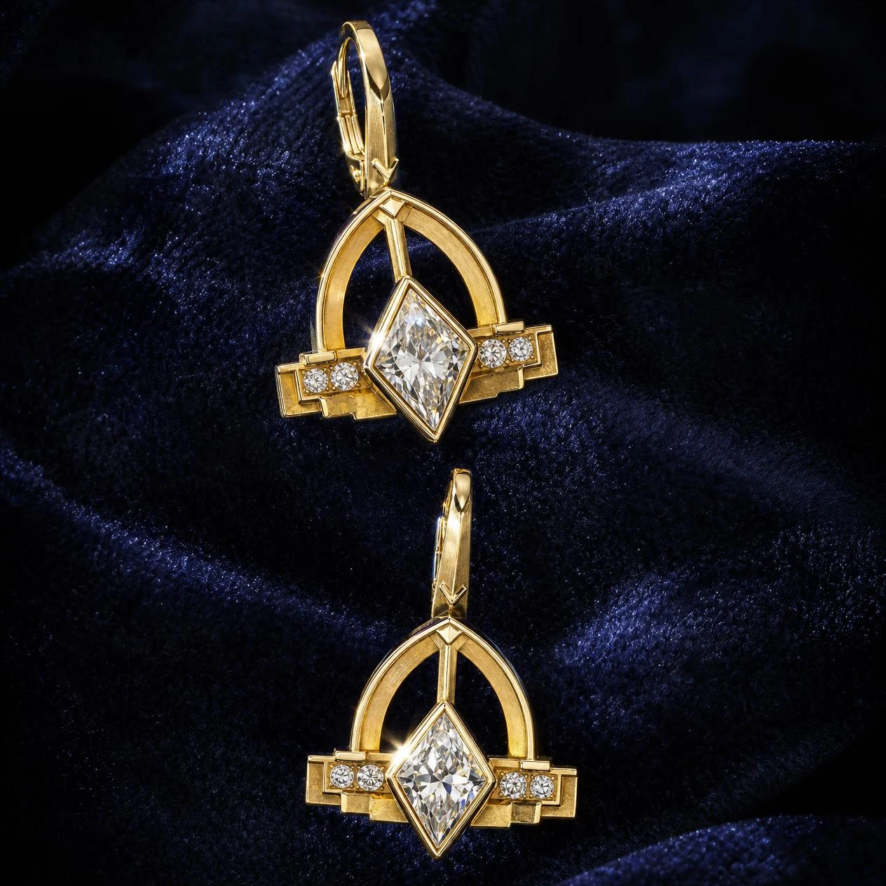 Dalia del Mare, 4.48 ct tw kite lab grown diamond earrings in 18K yellow gold (front view)