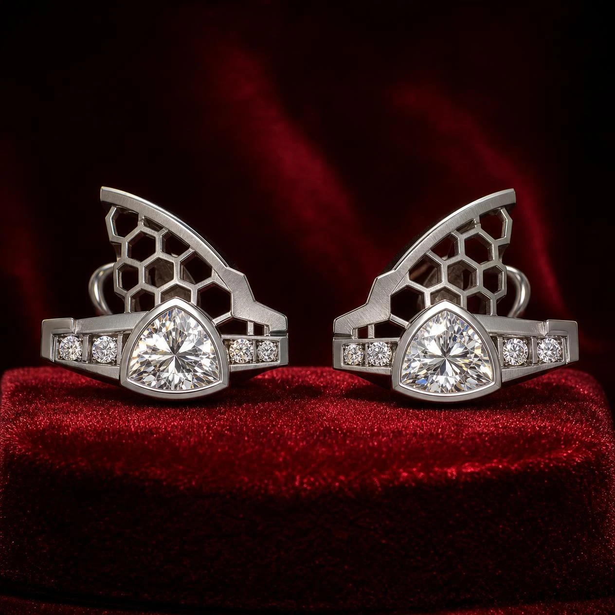 Plume Nascente, 6 ct tw trillion lab grown diamond earrings in 18K white gold (front view)