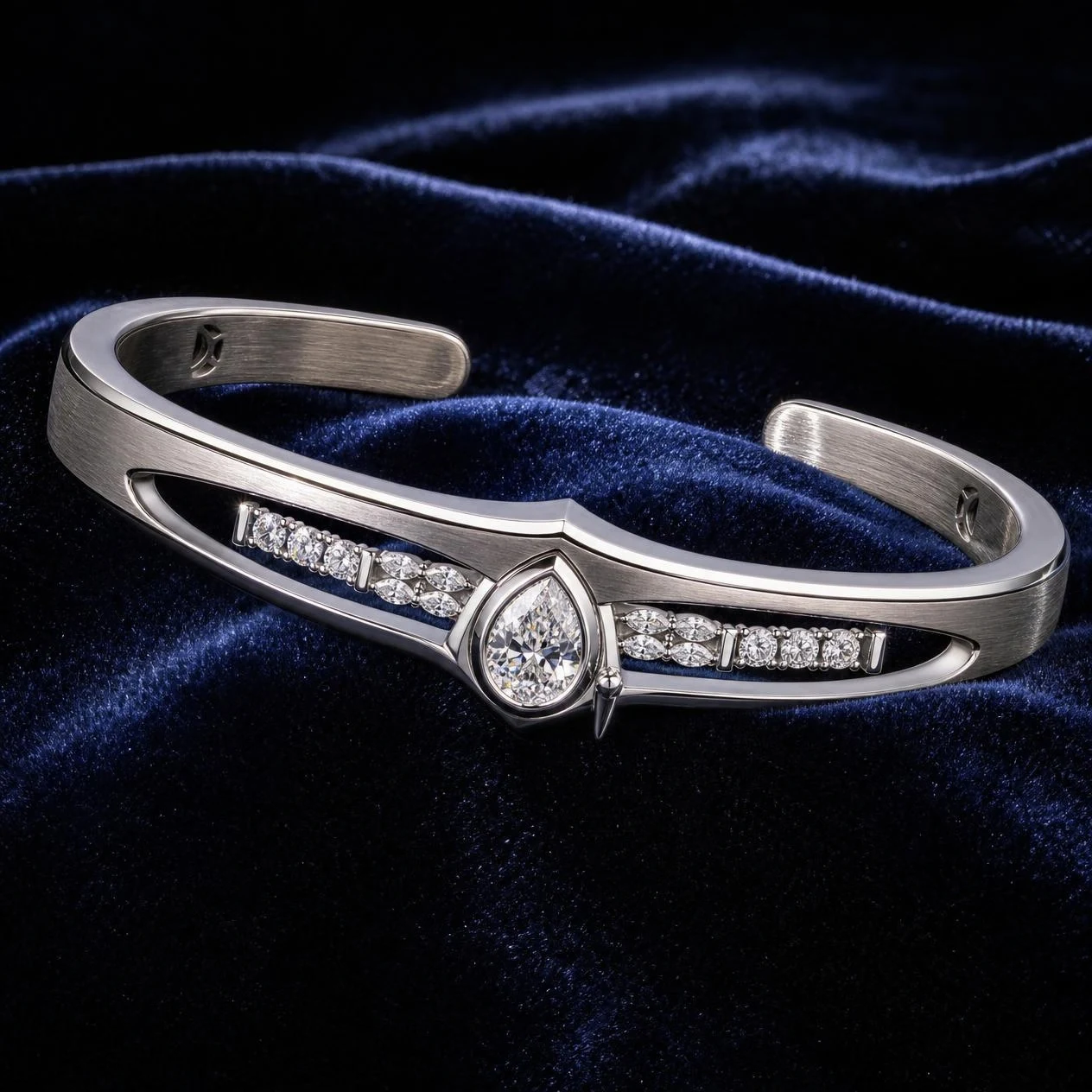 Falco di Ferro, 1.86 ct tw pear lab grown diamond men’s bracelet in 18K white gold (front view)