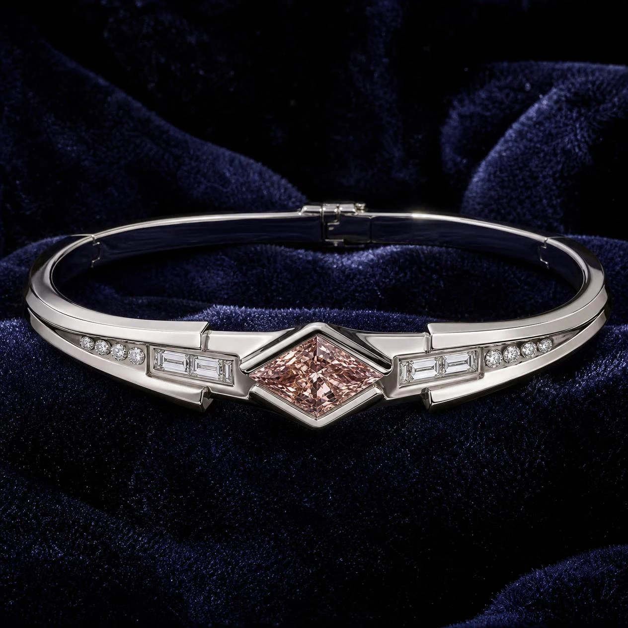 Armonia Voilée, 1.68 ct tw kite lab grown diamond bracelet in 18K white gold (front view)
