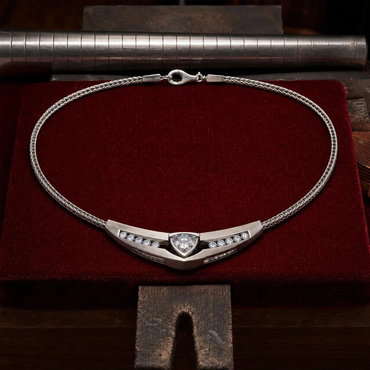 Tuono Supremo, 1.42 ct tw trillion lab grown diamond men’s necklace in 18K white gold (front view)
