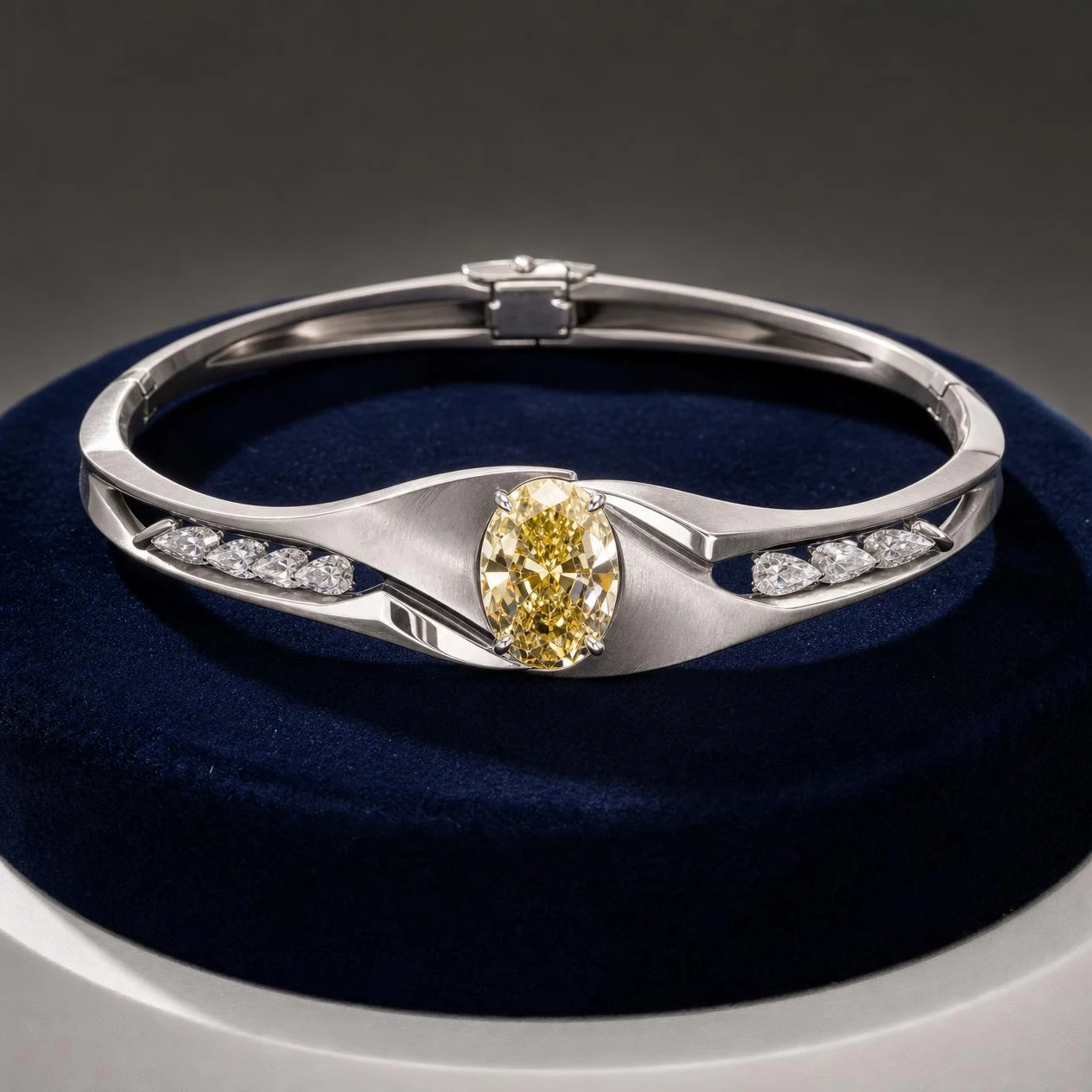 Nuvola Silente, 2.82 ct tw oval lab grown diamond bracelet in 18K white gold (front view)