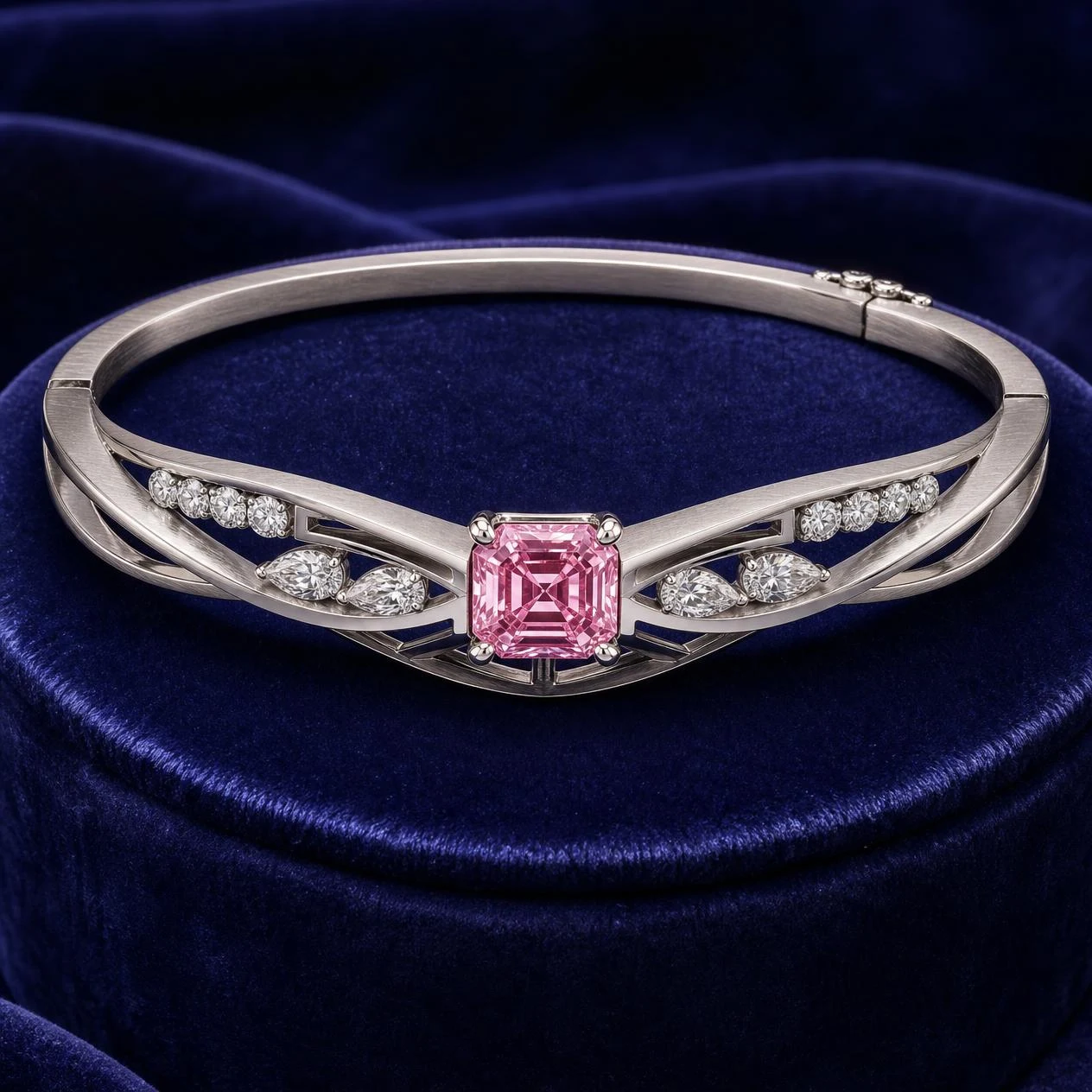 Notte Infinie, 2.8 ct tw asscher lab grown diamond bracelet in 18K white gold (front view)