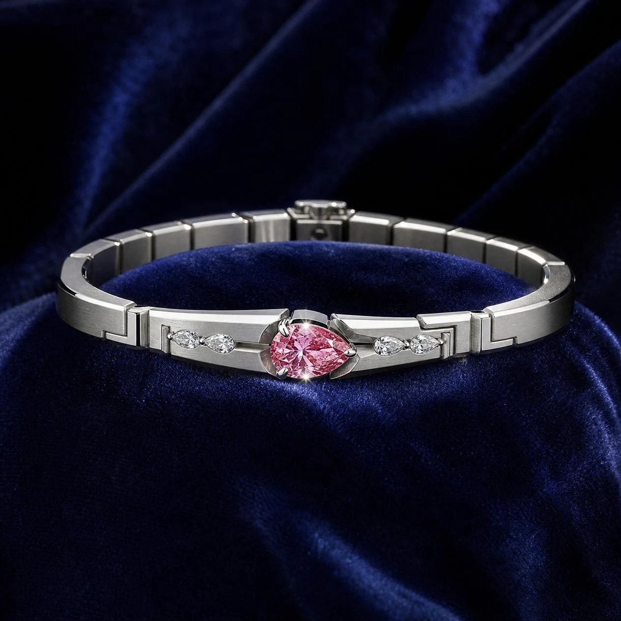 Viandante Nobile, 1.52 ct tw pear lab grown diamond men’s bracelet in 18K white gold (front view)