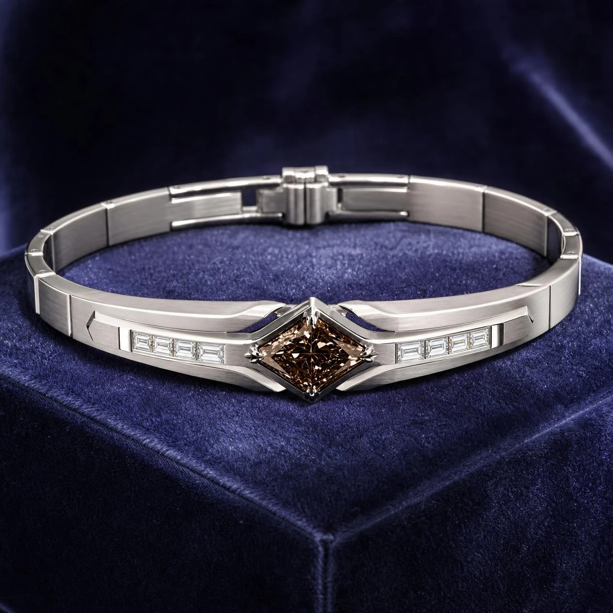 Cavaliere Nobile, 1.88 ct tw kite lab grown diamond men’s bracelet in 18K white gold (front view)
