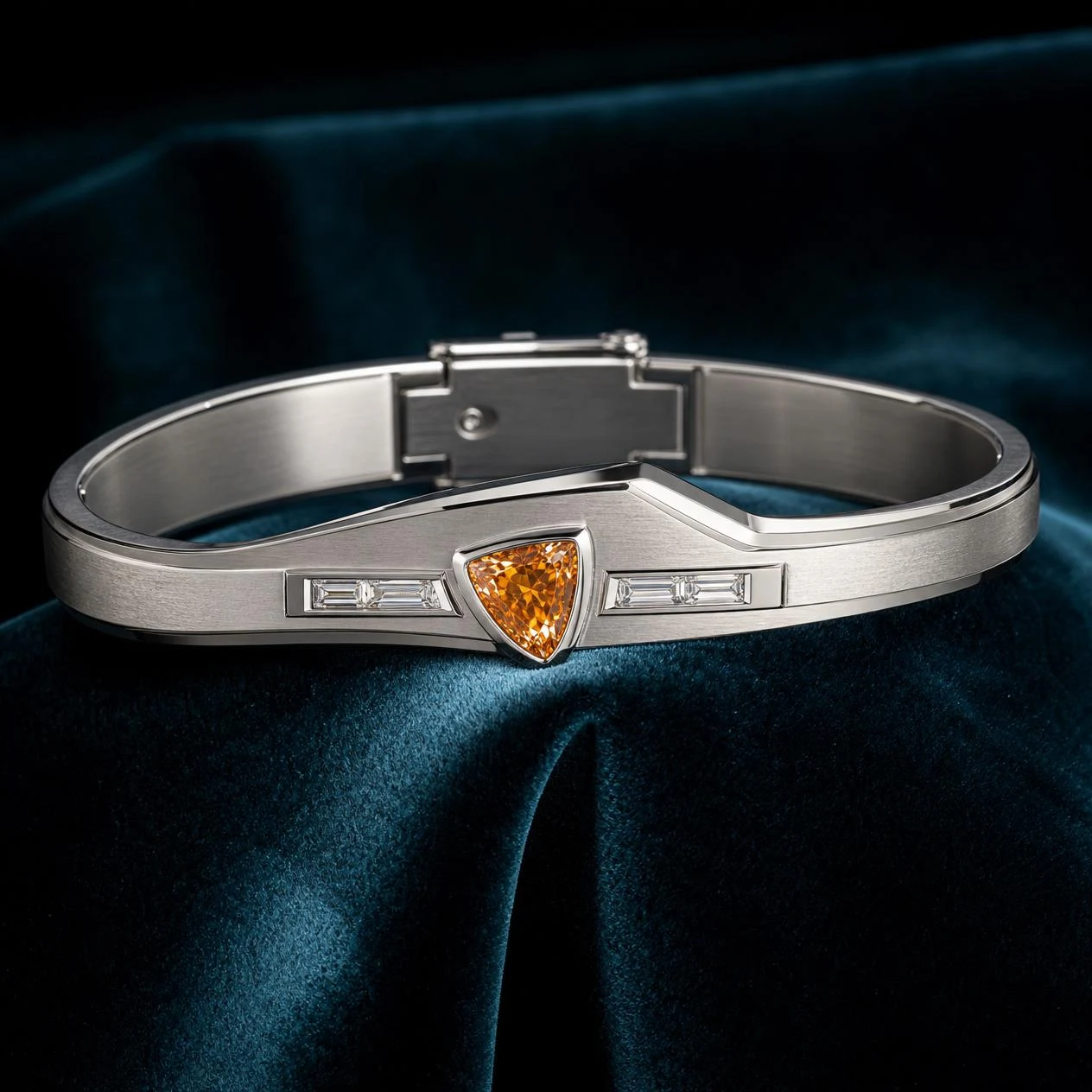 Duca Silenzioso, 1.38 ct tw trillion lab grown diamond men’s bracelet in 18K white gold (front view)