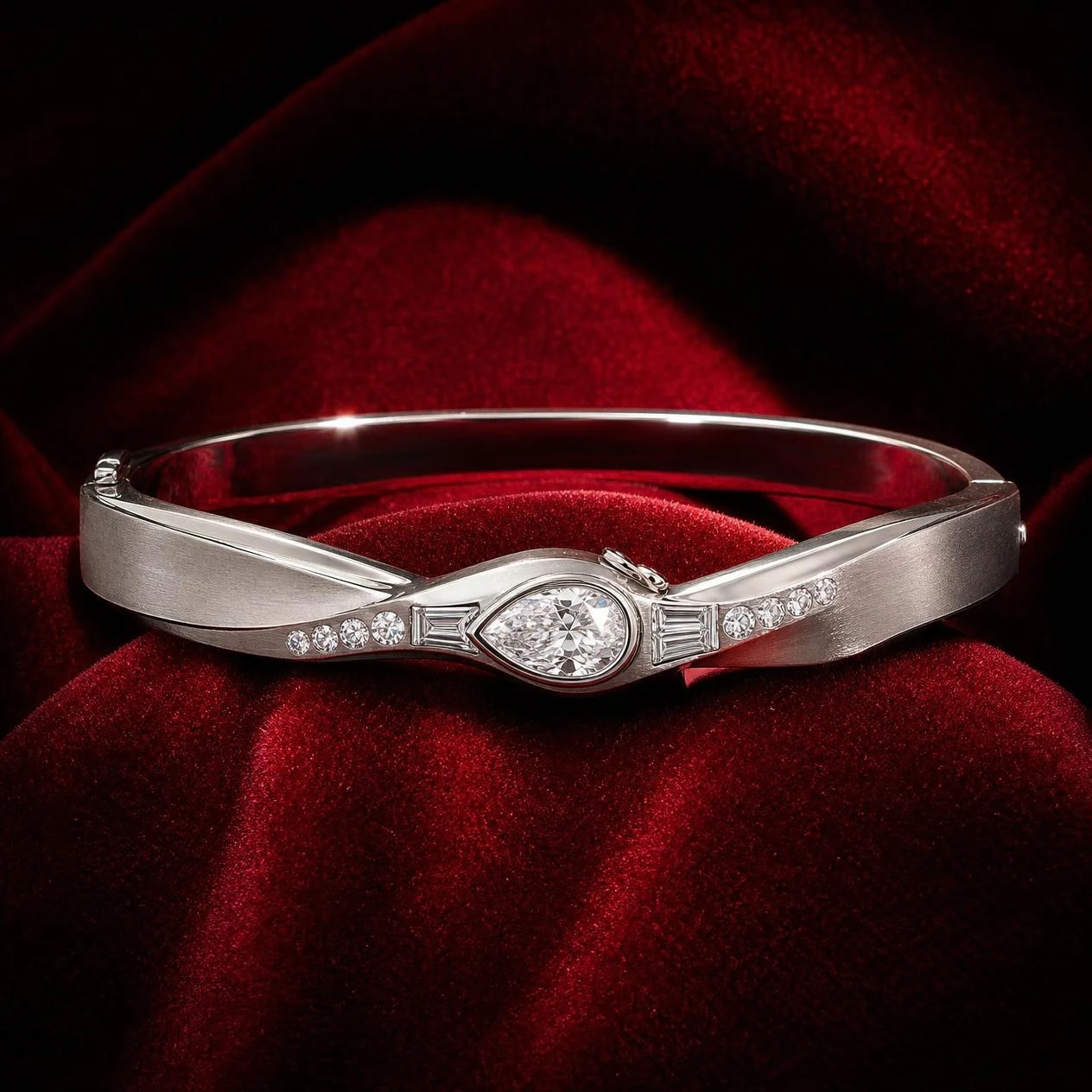 Tempesta Solenne, 2.64 ct tw pear lab grown diamond men’s bracelet in 18K white gold (front view)