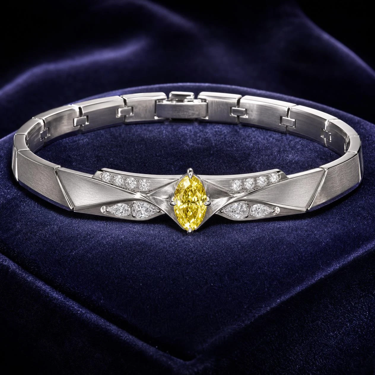 Fiore d'Estate, 1.54 ct tw marquise lab grown diamond bracelet in 18K white gold (front view)