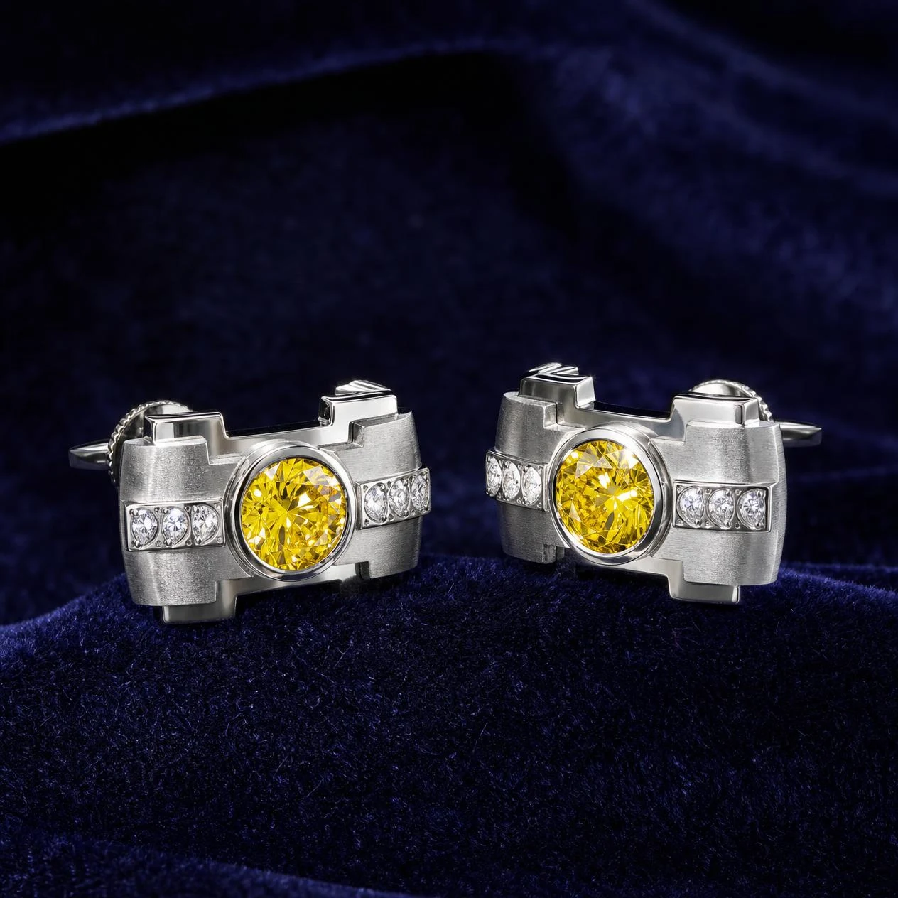 Zenit del Sud, 5.16 ct tw round lab grown diamond men’s earrings in 18K white gold (front view)
