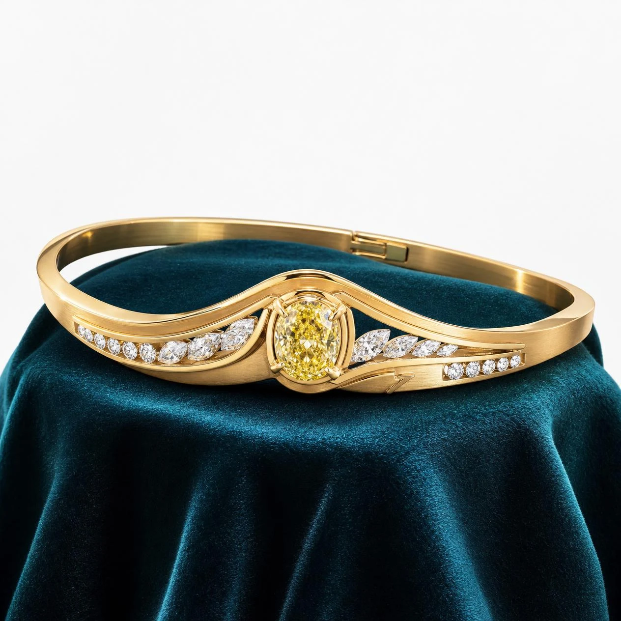 Brume di Rugiada, 2.26 ct tw oval lab grown diamond bracelet in 18K yellow gold (front view)