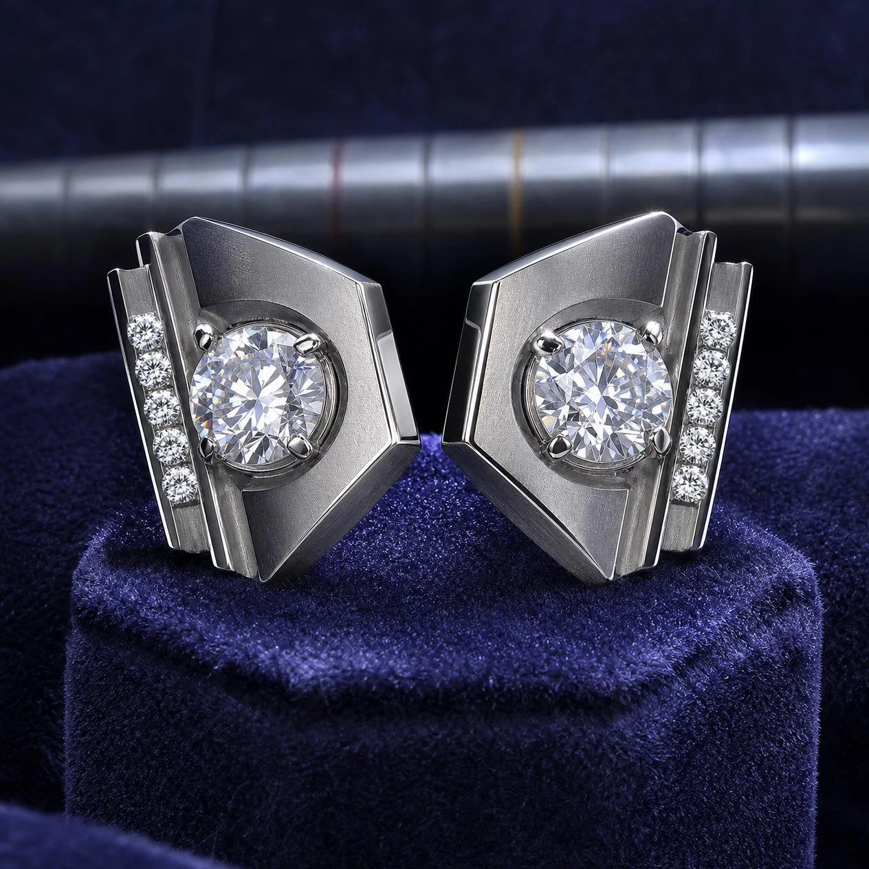 Scoglio del Sud, 4.12 ct tw round lab grown diamond men’s earrings in 18K white gold (front view)