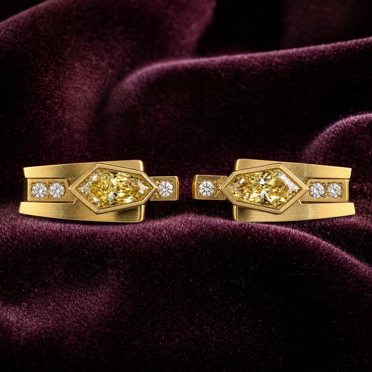 Condottiero Indomito, 2.8 ct tw kite lab grown diamond men’s earrings in 18K yellow gold (front view)