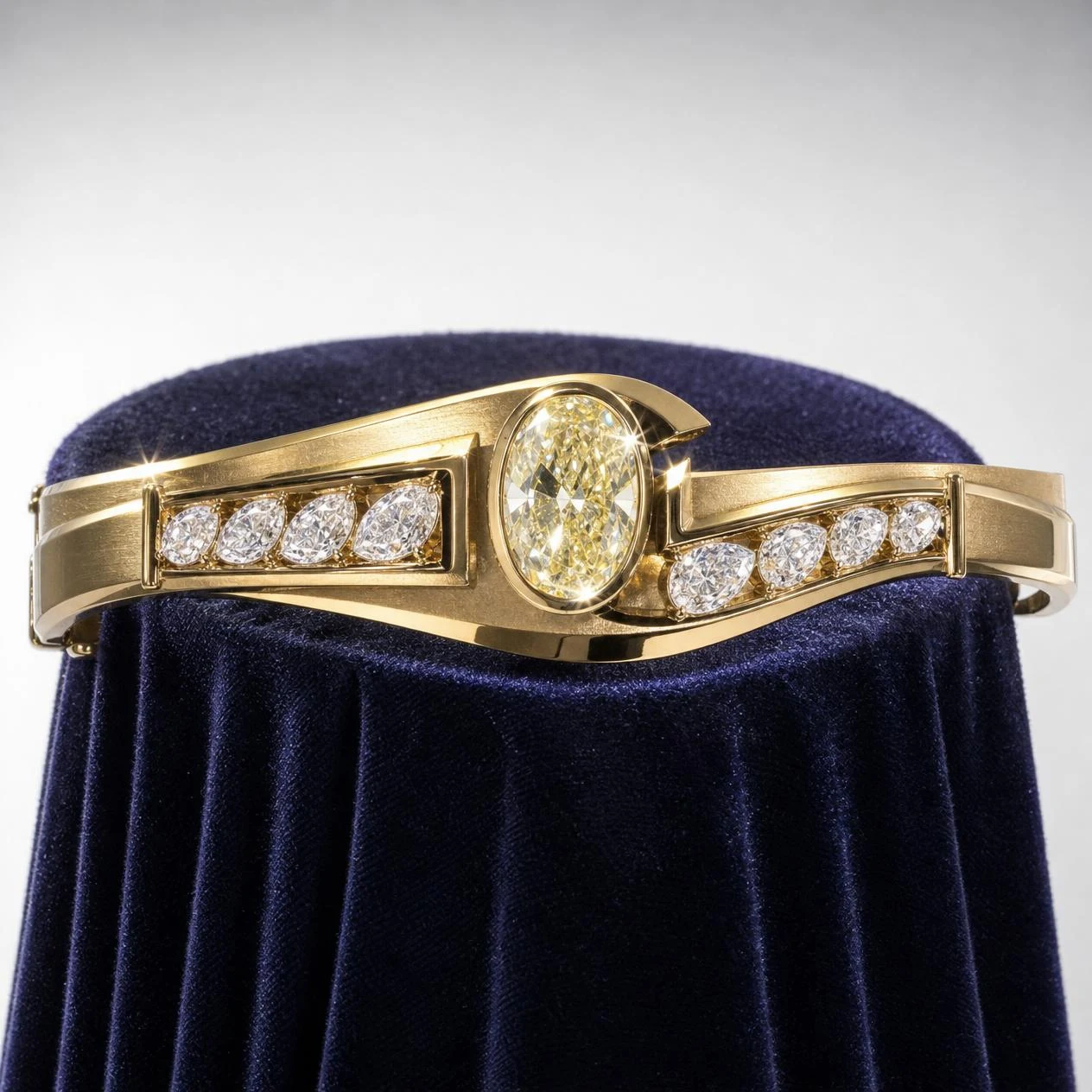 Lira Serena, 3.49 ct tw oval lab grown diamond bracelet in 18K yellow gold (front view)