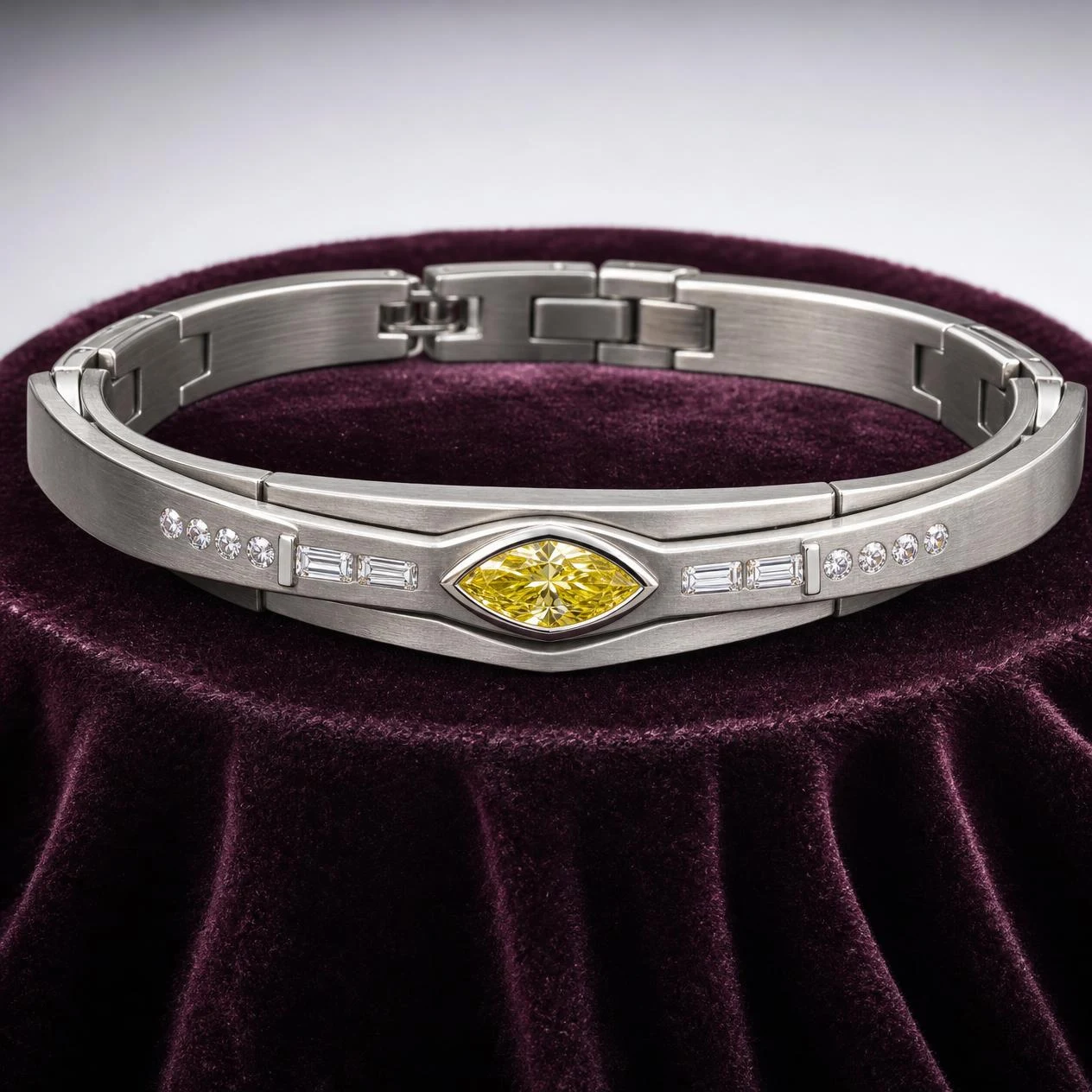 Pellegrino Imperiale, 1.26 ct tw marquise lab grown diamond men’s bracelet in 14K white gold (front view)